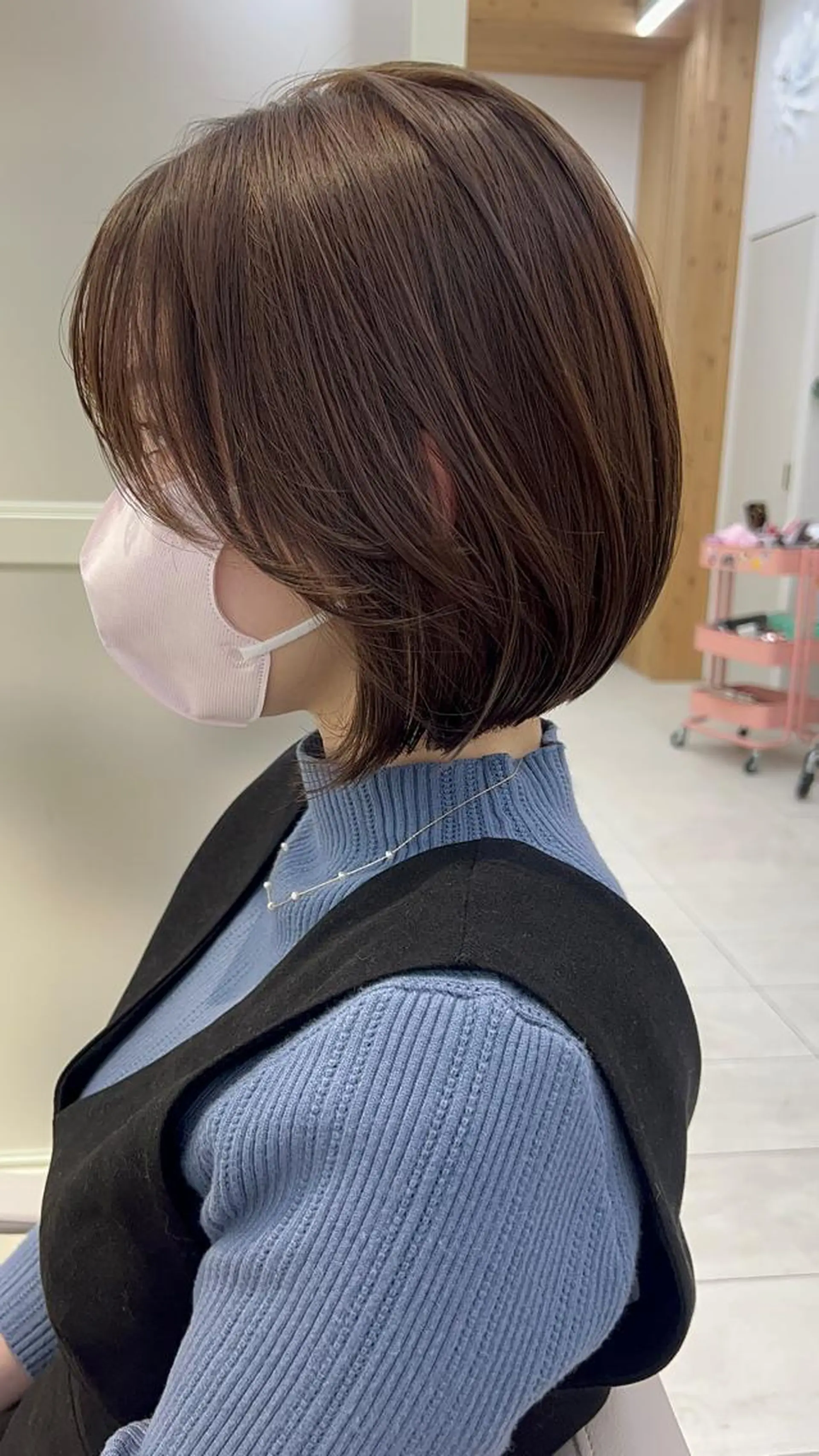 ショート カラー ベージュカラー グレージュ ボブ くびれヘア くせ毛 ヘアカラー トリートメント ニュアンスレイヤー ハイトーンカラーのヘアスタイル