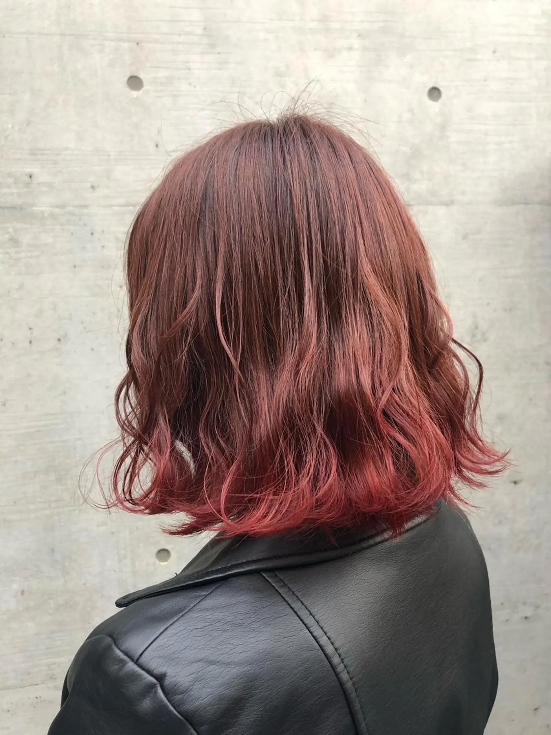 ミディアム カラー パーマ ヘアアレンジ ブリーチ ブラウンカラー グラデーションカラー ALLY（アリー）所属・ミニモお気に入り数 No.1宍戸雄弥のヘアスタイル