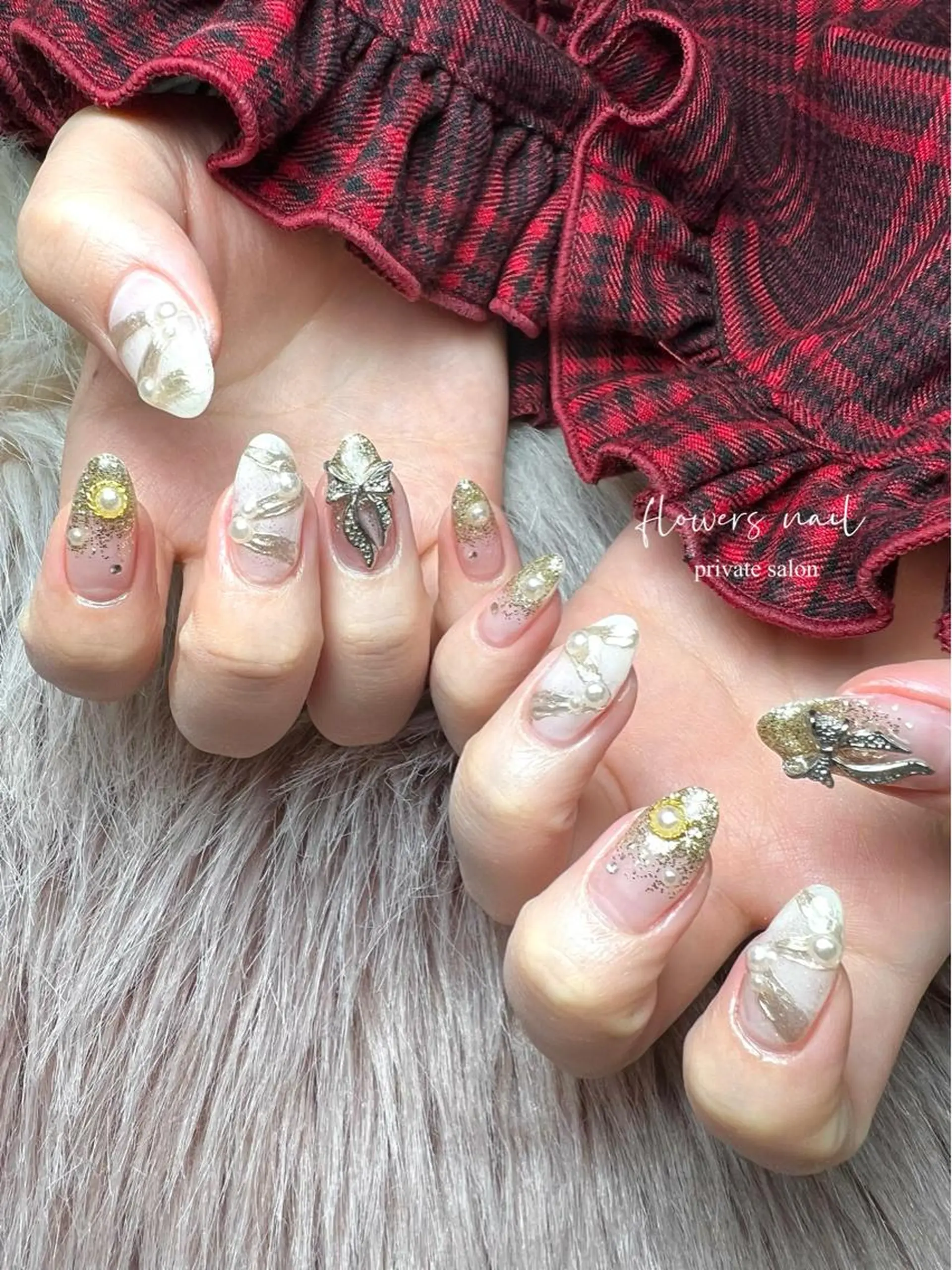 ネイル ジェルネイル ガーリー ミラーネイル 持ち込み パラジェル flowers nailのネイルデザイン