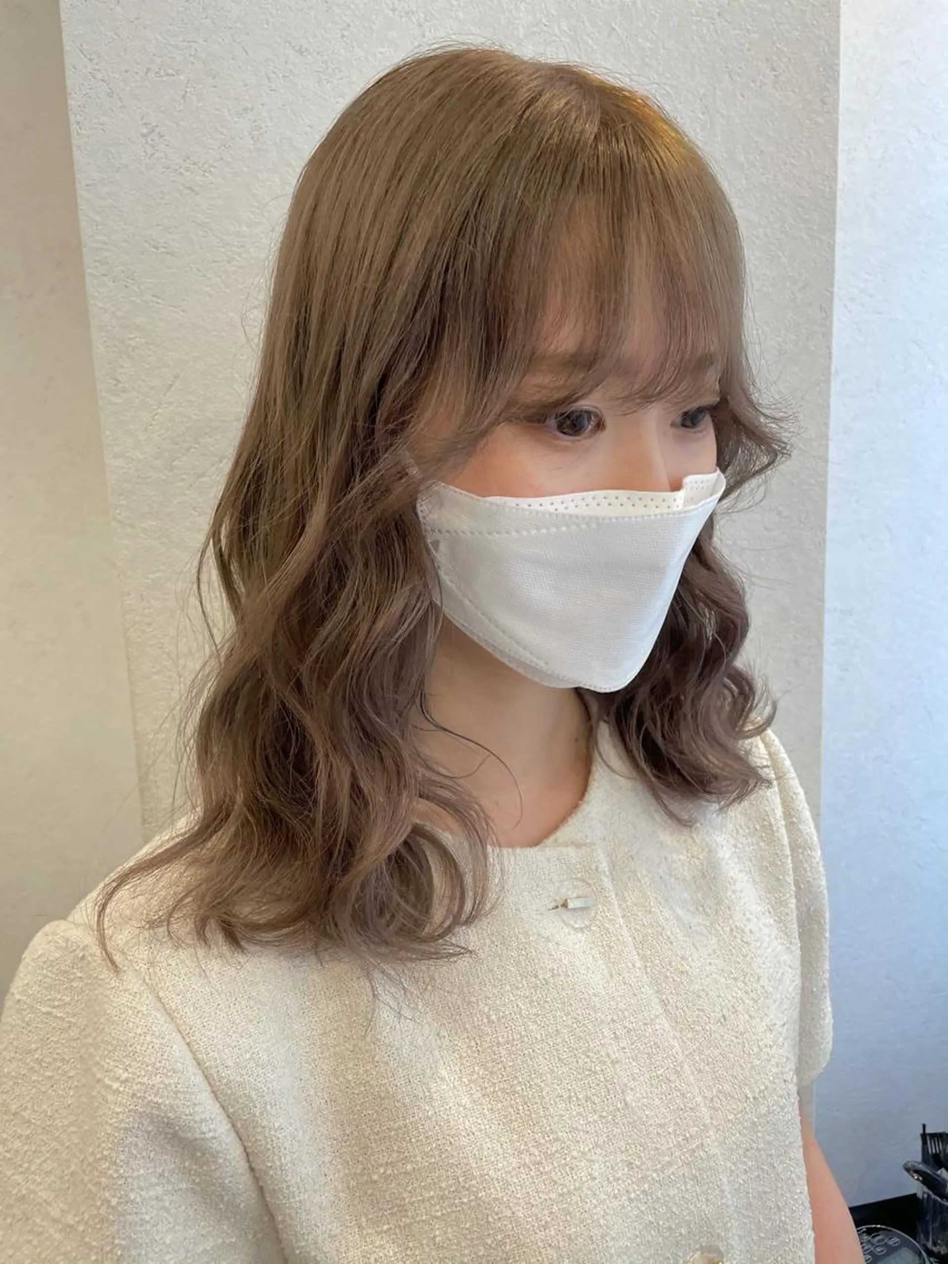 セミロング カラー ベージュカラー ブリーチ ケアブリーチ 透明感カラー イルミナカラー 安藤 佑衣のヘアスタイル