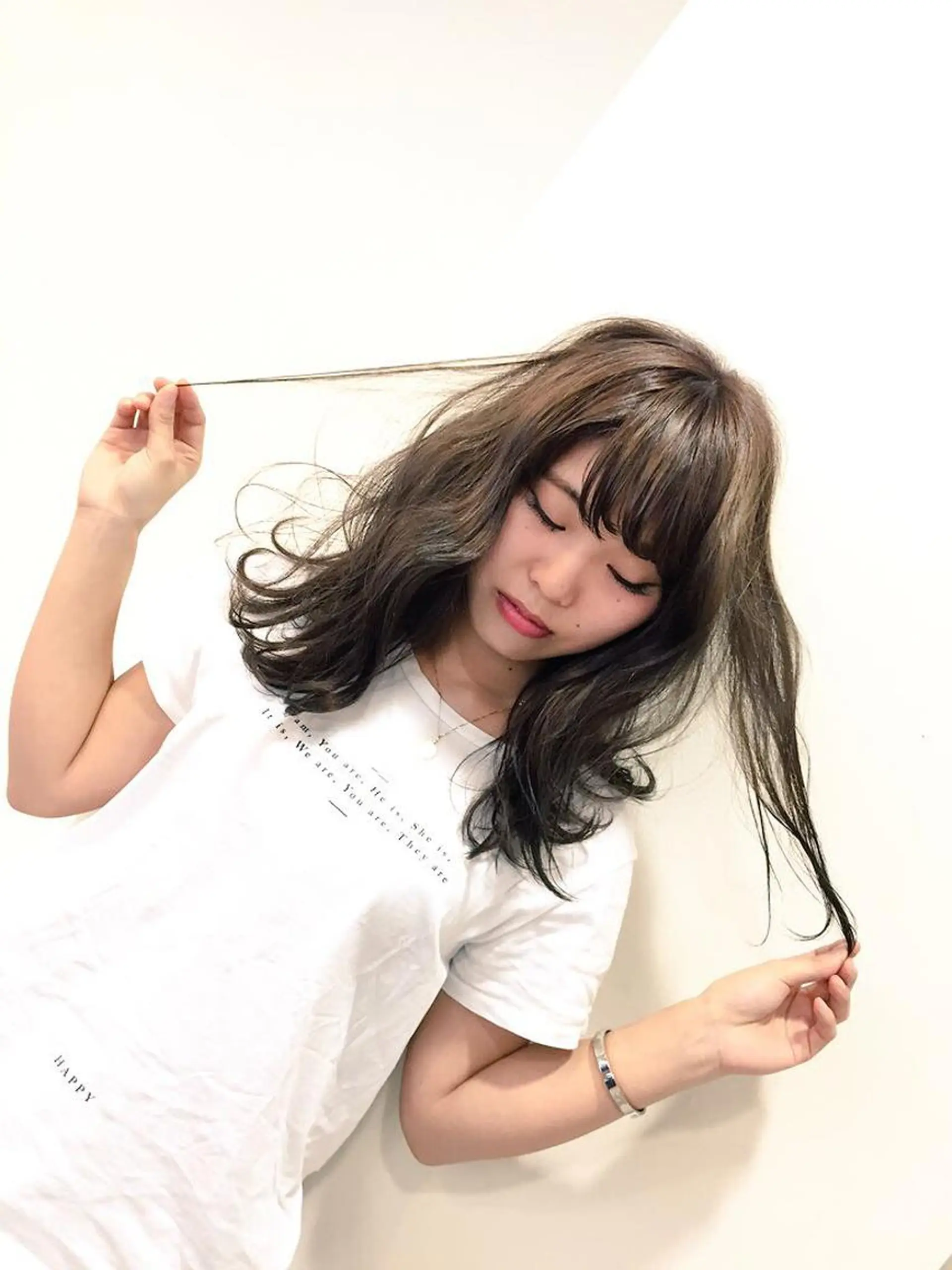 ミディアム セミロング ロング カラー パーマ ヘアアレンジ アッシュ ハイライトカラー ハイライト littohair所属・岡田 杏のエステ・リラクイメージ