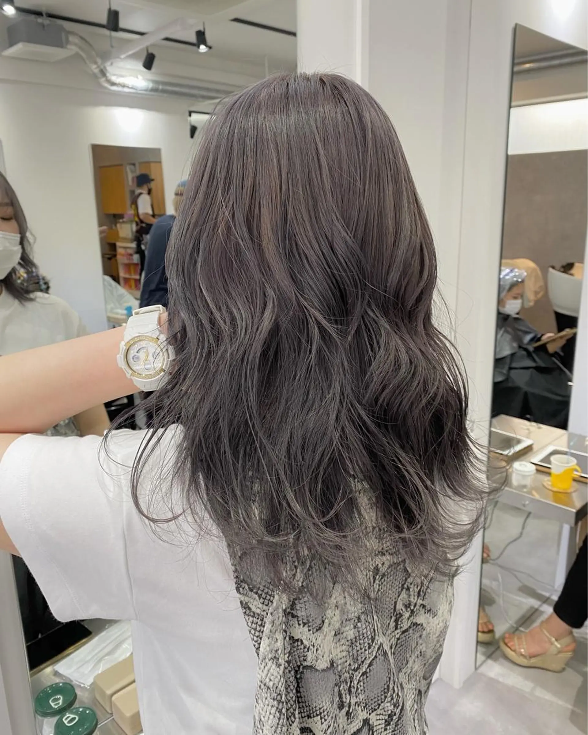 ロング カラー グレージュ ハイトーンカラー パープルカラー パープルグレージュ ヘアカラー トリートメント ブリーチ指名 NO1🌈SAKIのヘアスタイル
