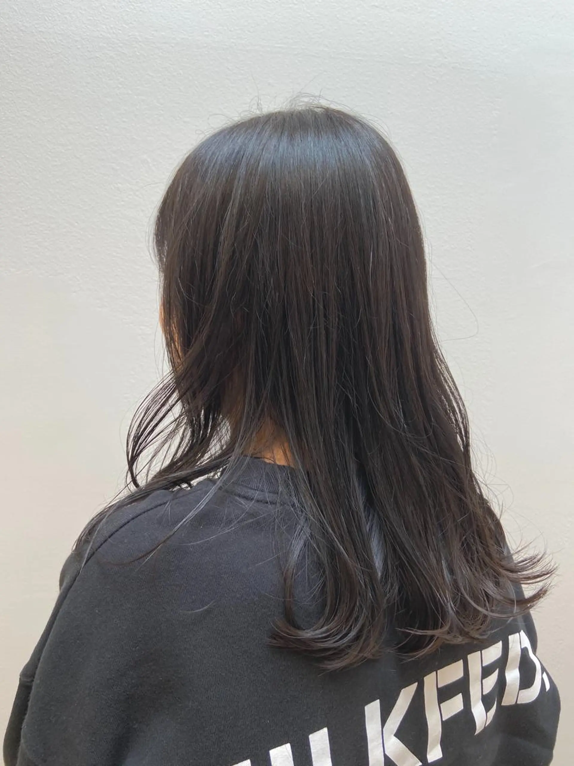 セミロング loca by tree所属・うる艶暖色カラー HARUNAのヘアスタイル