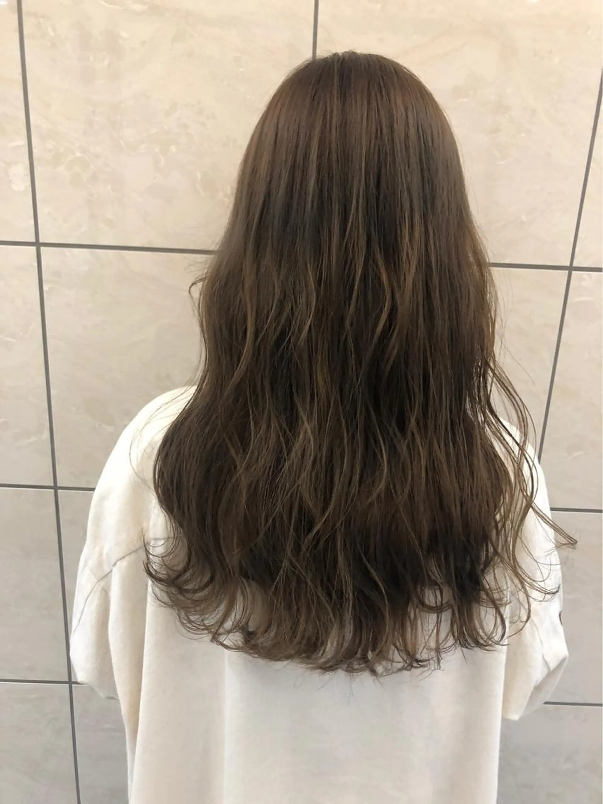 ロング カラー ヘアカラー トリートメント 栗原 瑠世のヘアスタイル