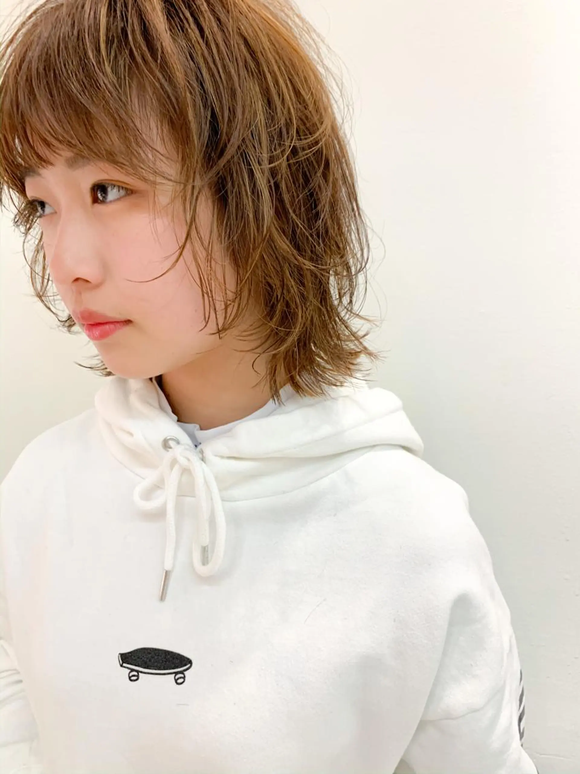 ミディアム レイヤーカット yoke 《ヨーク》のヘアスタイル