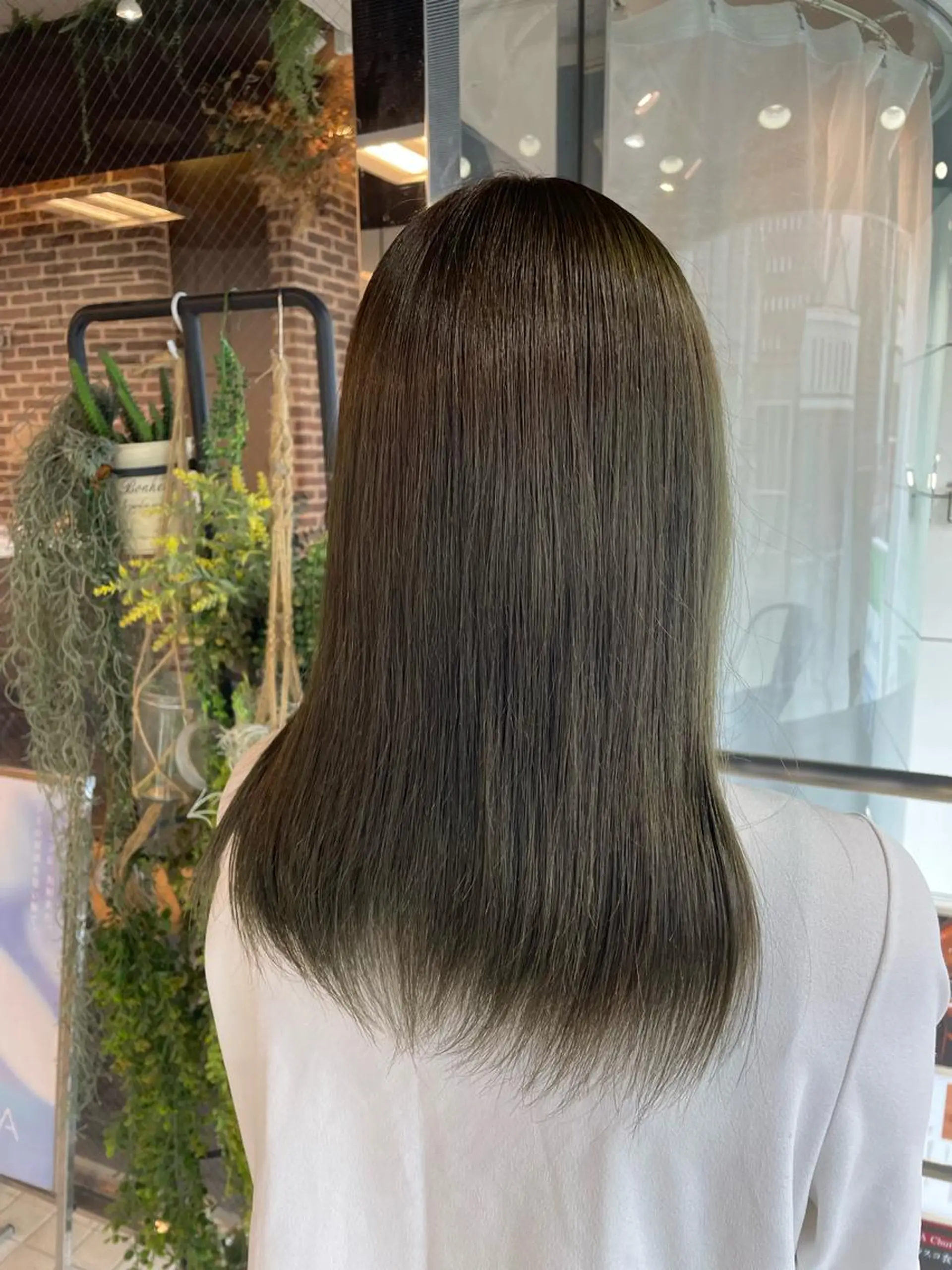 ロング カラー ベージュカラー オリーブベージュ イザワ アヤ🐇のヘアスタイル