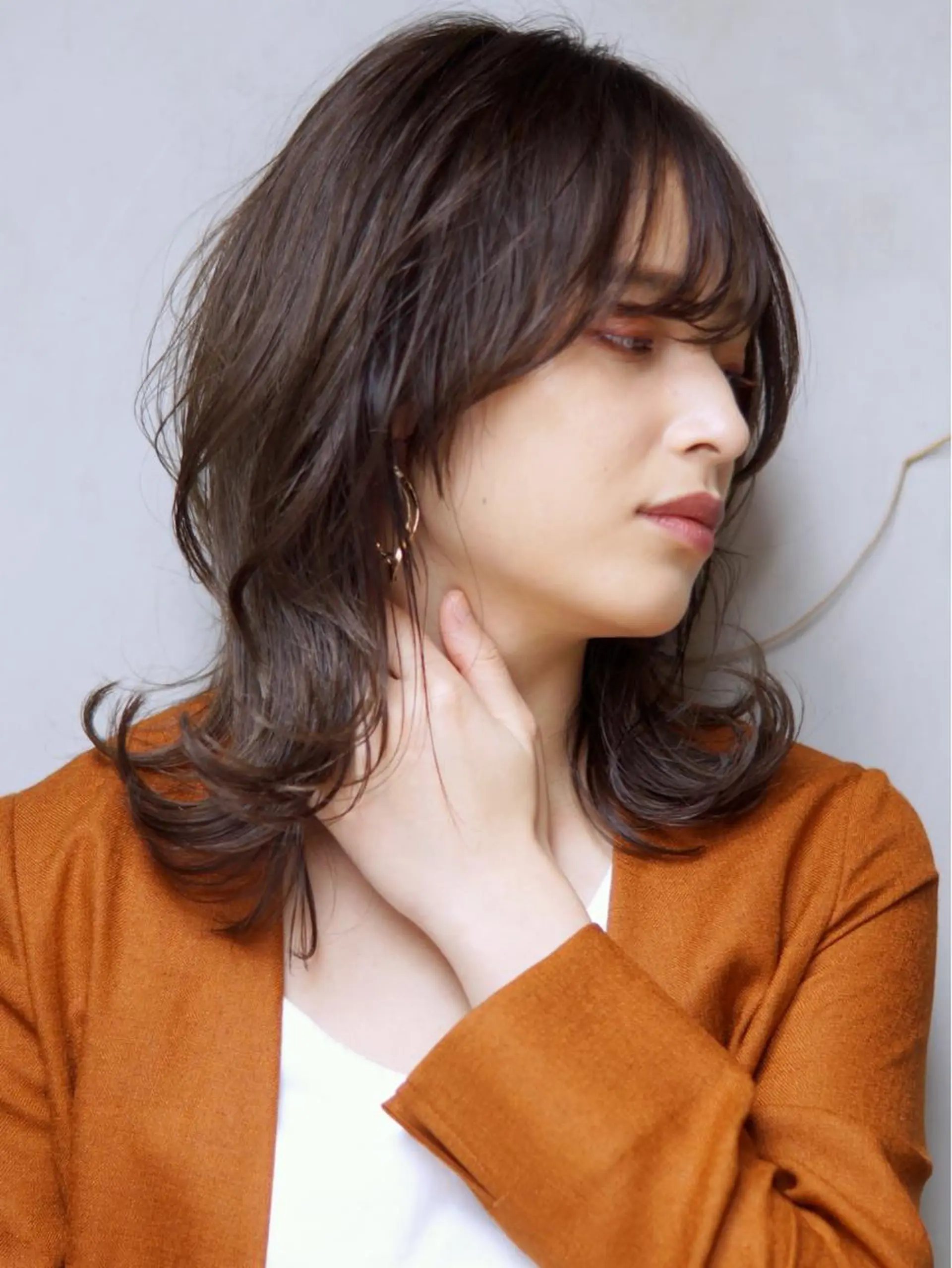 ミディアム アッシュ 外国人風カラー ハイライト 髪質改善 韓国風ヘア カット ヘアカラー 縮毛矯正 トリートメント hoNua. 栄/透明感カラーのヘアスタイル