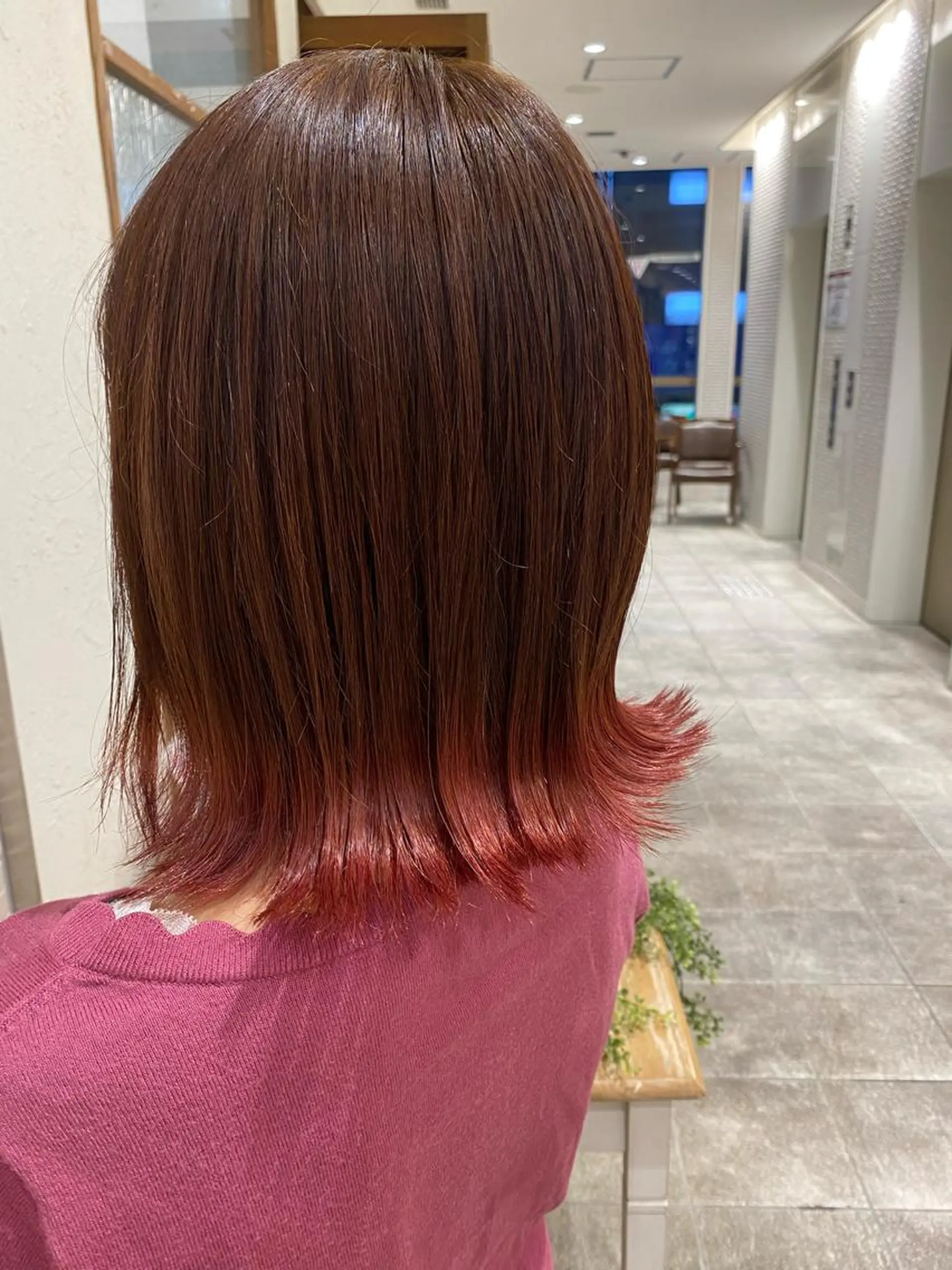 ミディアム 新宿スペインカール ヨモギダのヘアスタイル
