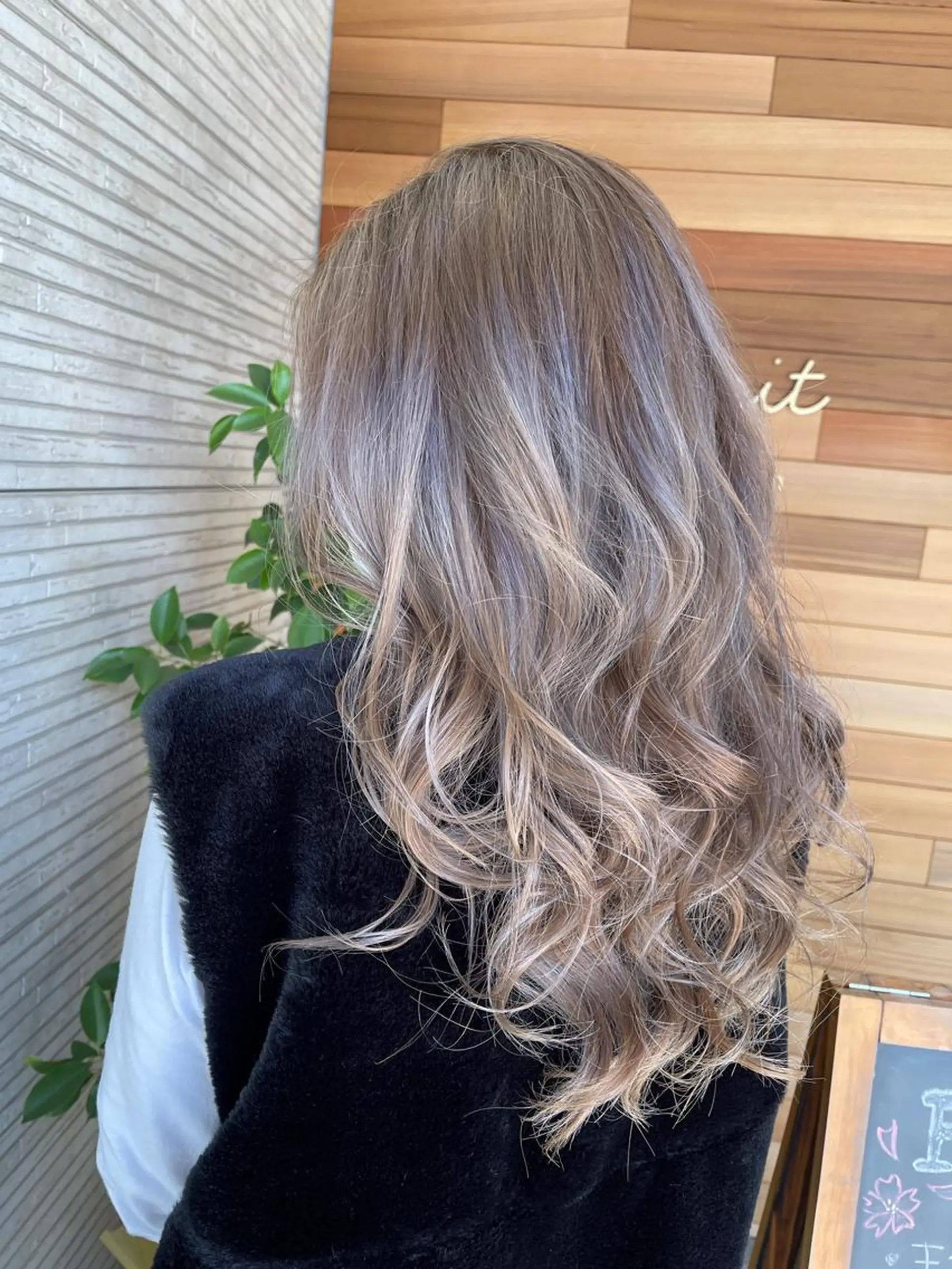 ロング カラー ベージュカラー ブリーチ ホワイトベージュ ヘアカラー 【AMANEQ】 yuka🦋のヘアスタイル