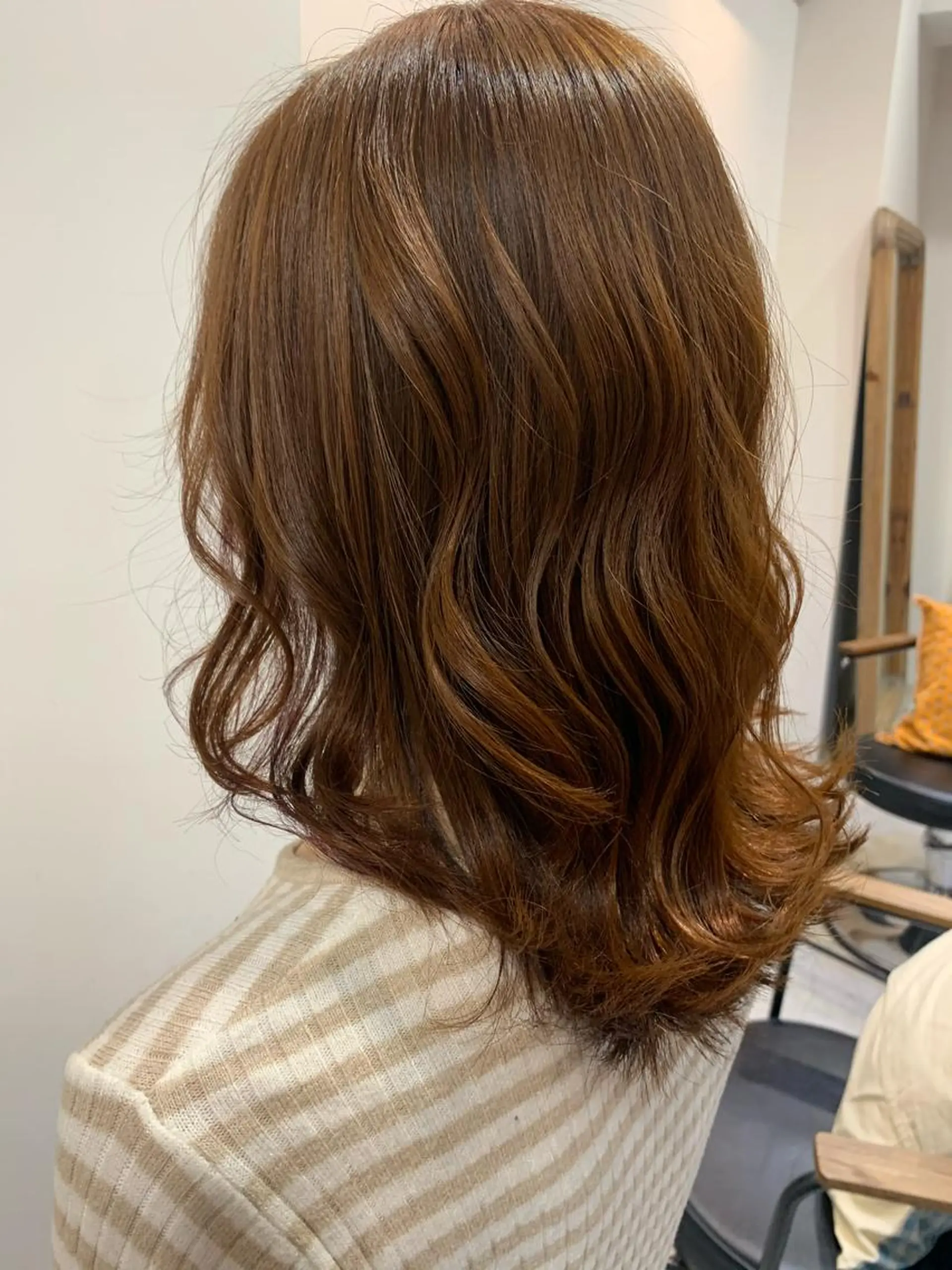 セミロング カラー ヘアアレンジ ベージュカラー ブリーチ ブリーチなしカラー オレンジ オレンジベージュ REONA🪽✨ 日常に馴染む髪🫧のヘアスタイル