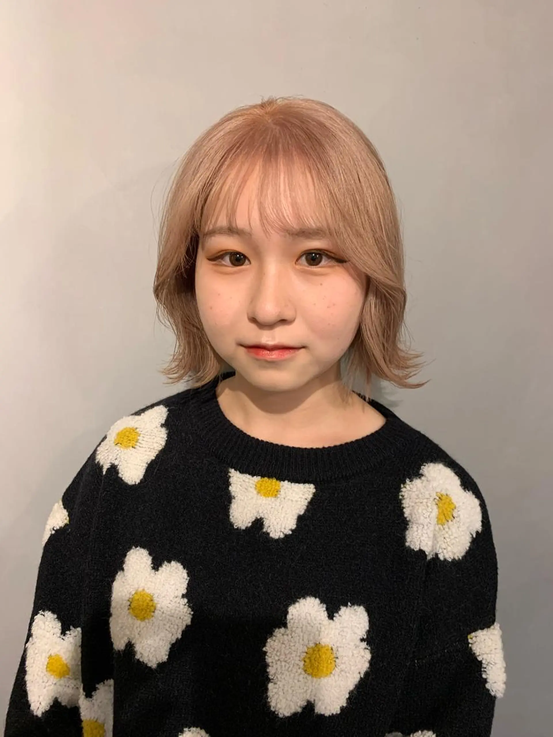 ミディアム カラー ベージュカラー ピンクカラー ピンクベージュ ヘアカラー 美髪・シールエクステ ホソタニリョウコのヘアスタイル