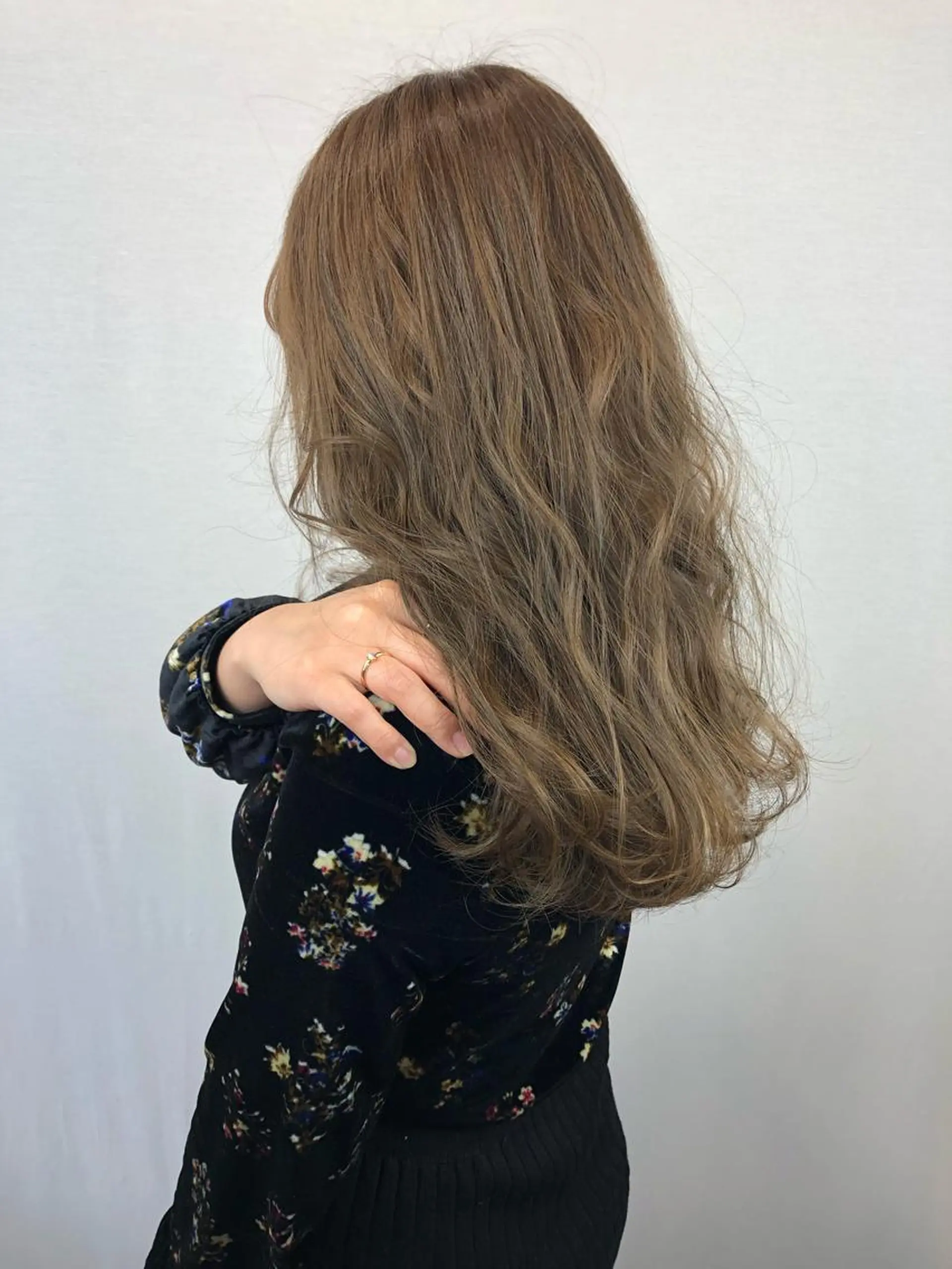 ロング カラー アッシュ ミルクティーアッシュ ヘアカラー 2nd所属・🤍2nd🤍田所 美希のヘアスタイル