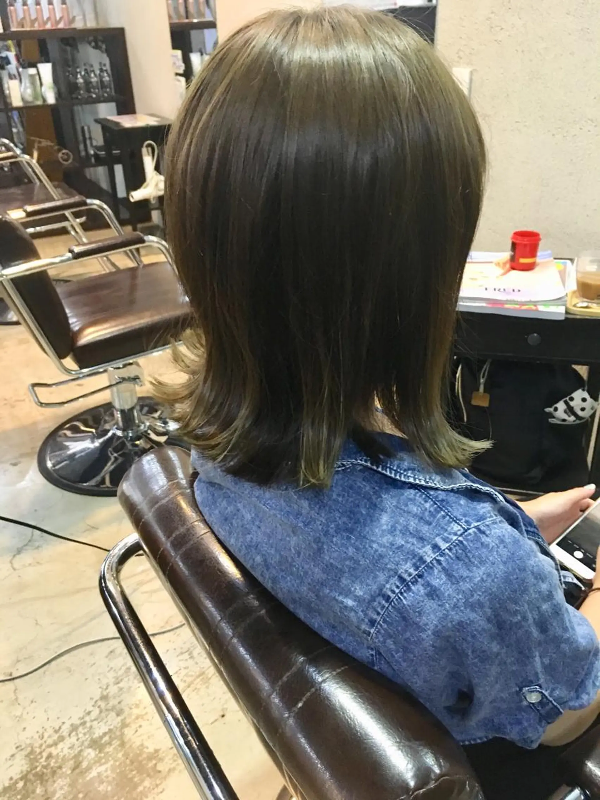 ミディアム カラー ヘアアレンジ 透明感カラー 外ハネヘア ヘアカラー 桜田 修未のヘアスタイル
