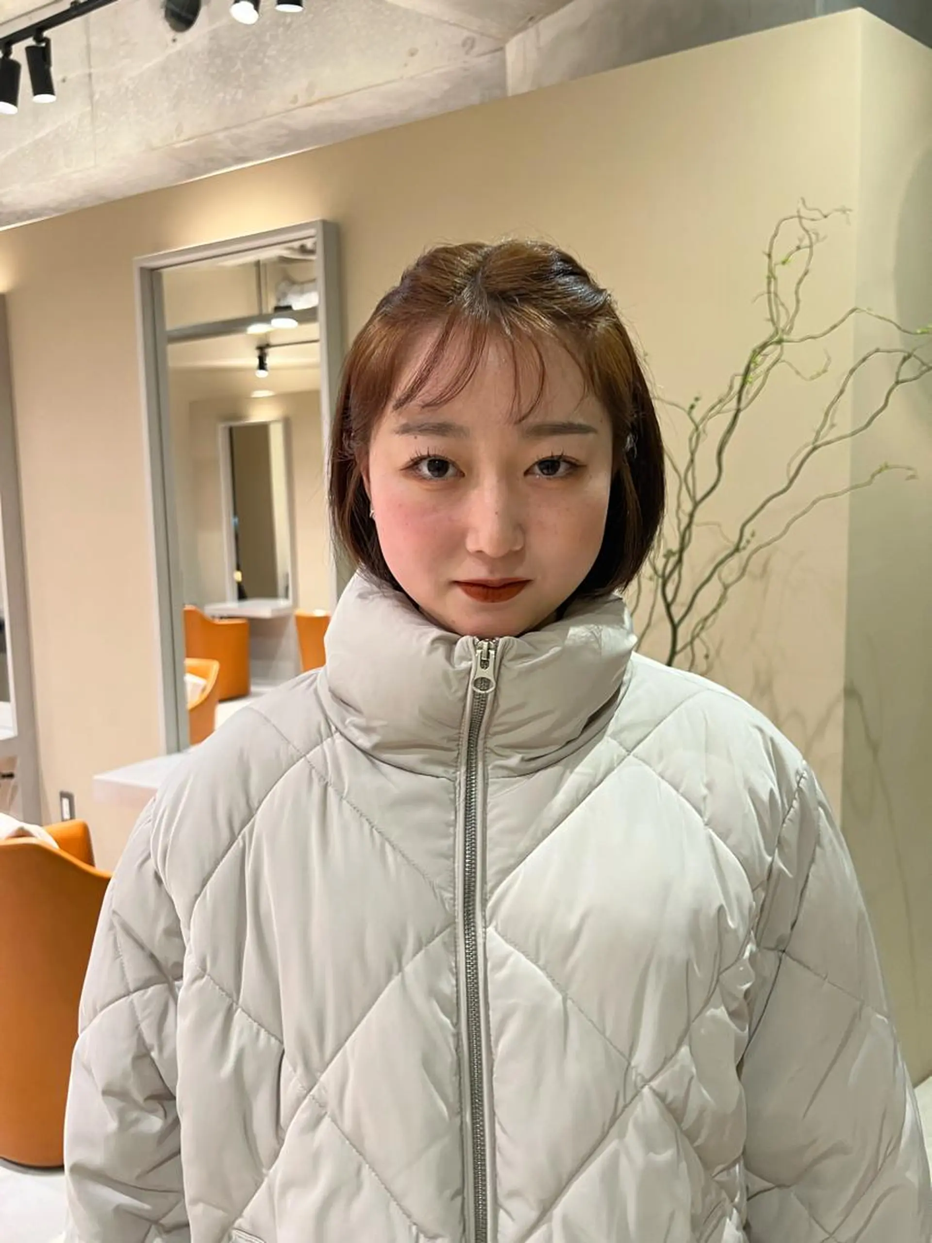 カラー 加藤木麻彩 NEROのヘアスタイル