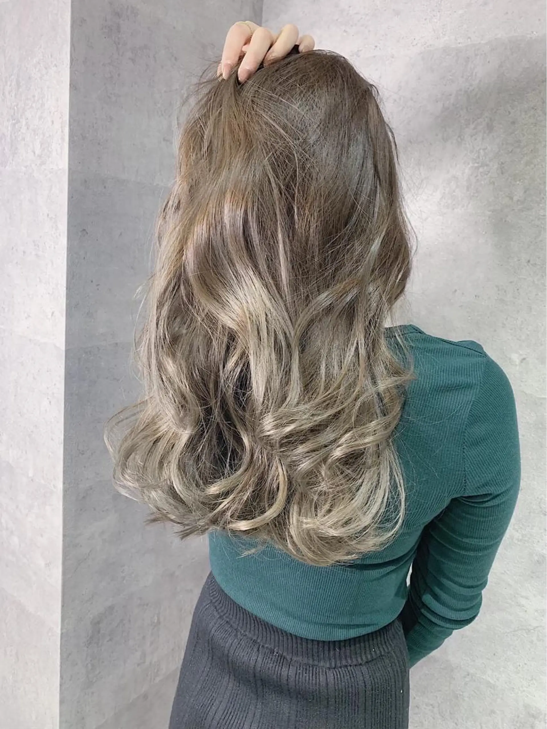 ロング カット ヘアカラー トリートメント _WHITE上本町店所属・_WHITE 上本町店のヘアスタイル