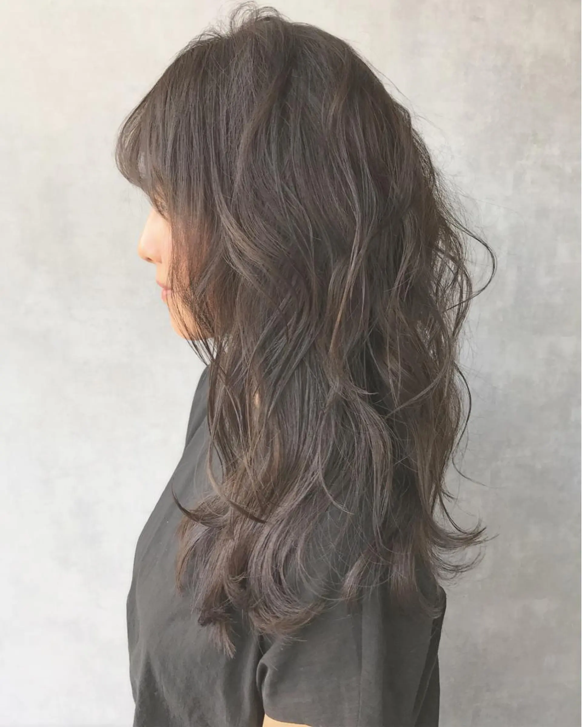 セミロング カラー グレージュ ラベンダーカラー ラベンダーグレージュ ラベンダーグレー TOMOYAレイヤー ブリーチ縮毛矯正のヘアスタイル