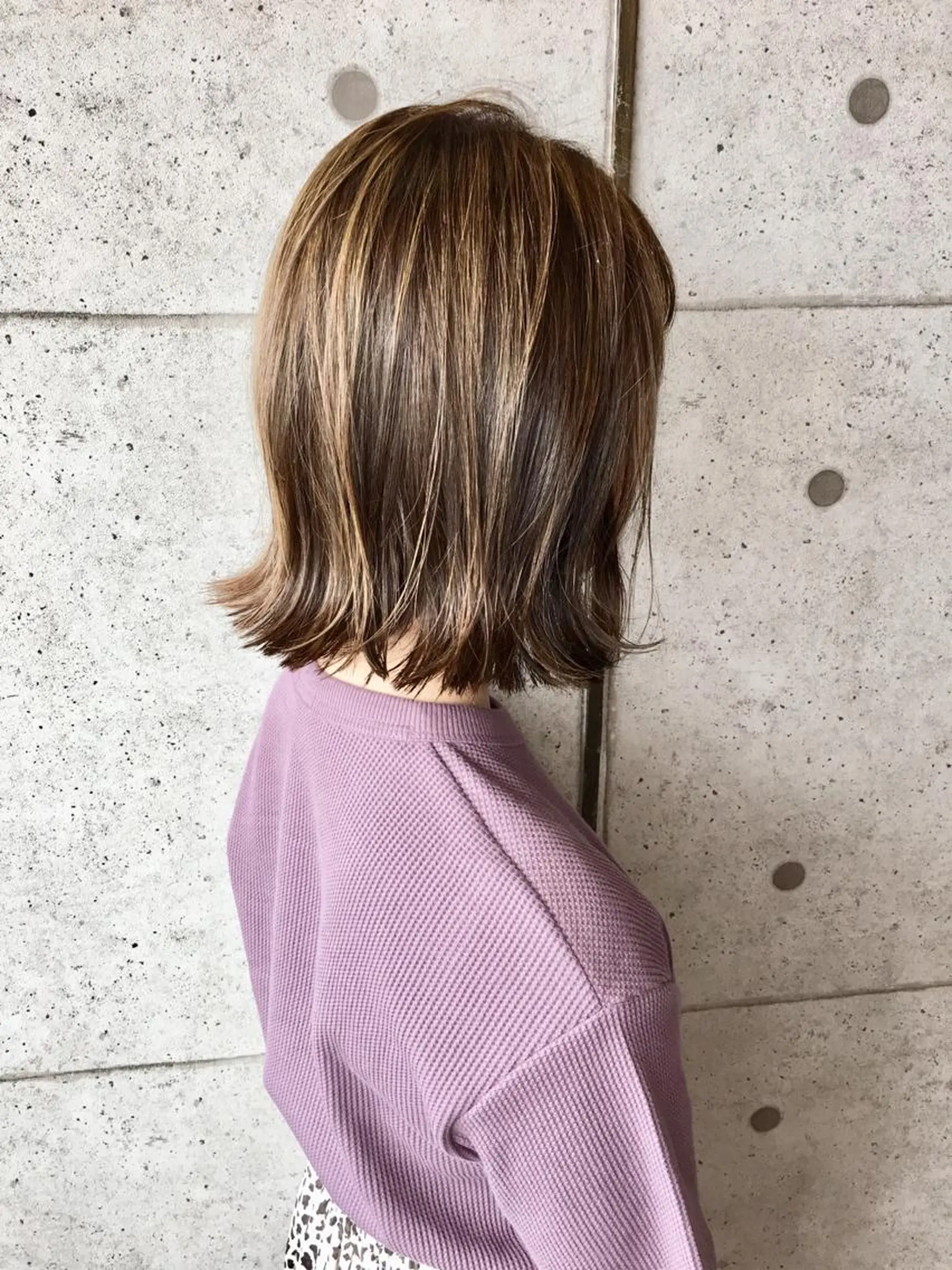 ミディアム 足立 磨咲のヘアスタイル