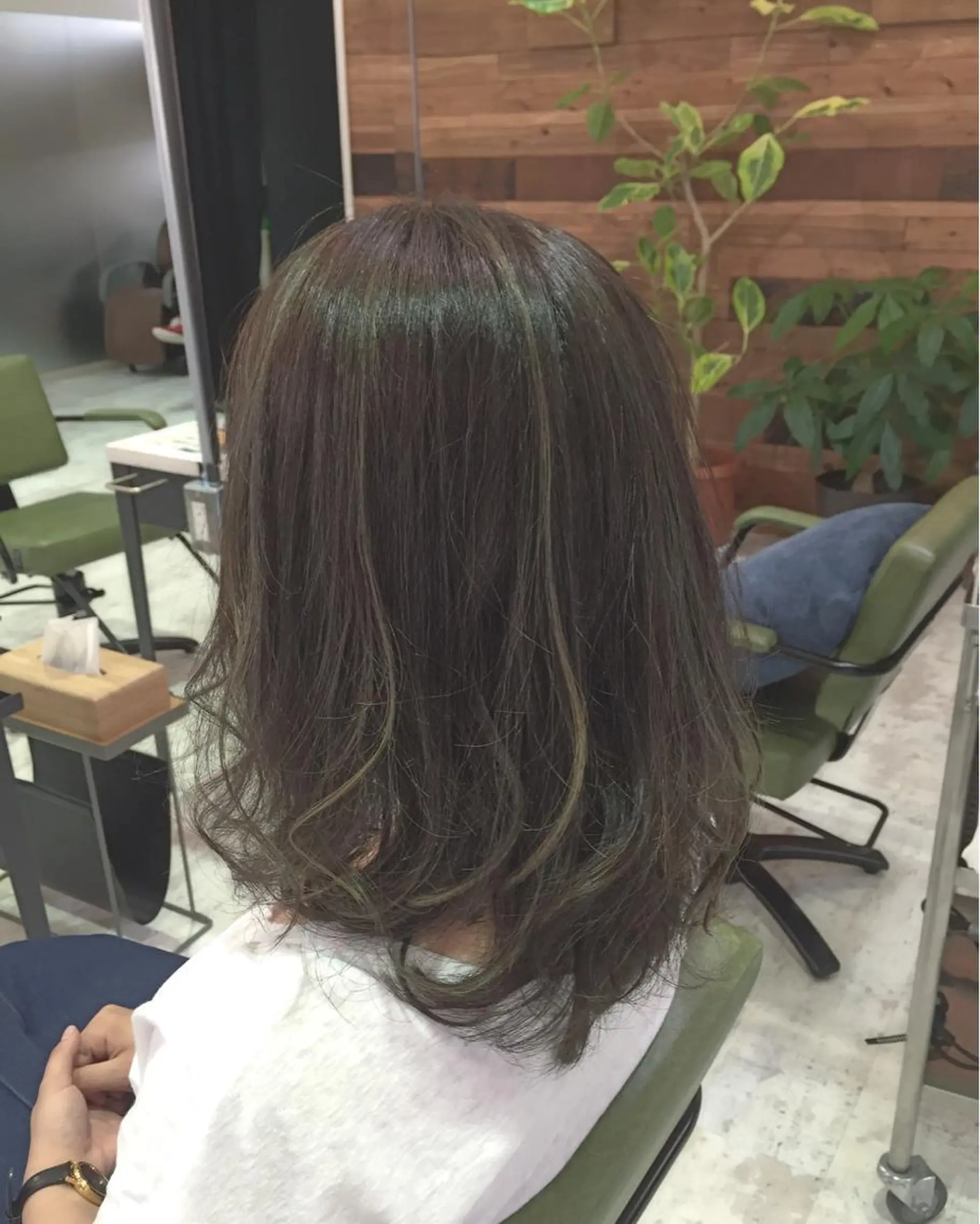ミディアム セミロング カラー ハイライトカラー ハイライト 青木 茂樹⭐️ 透明感カラーのヘアスタイル