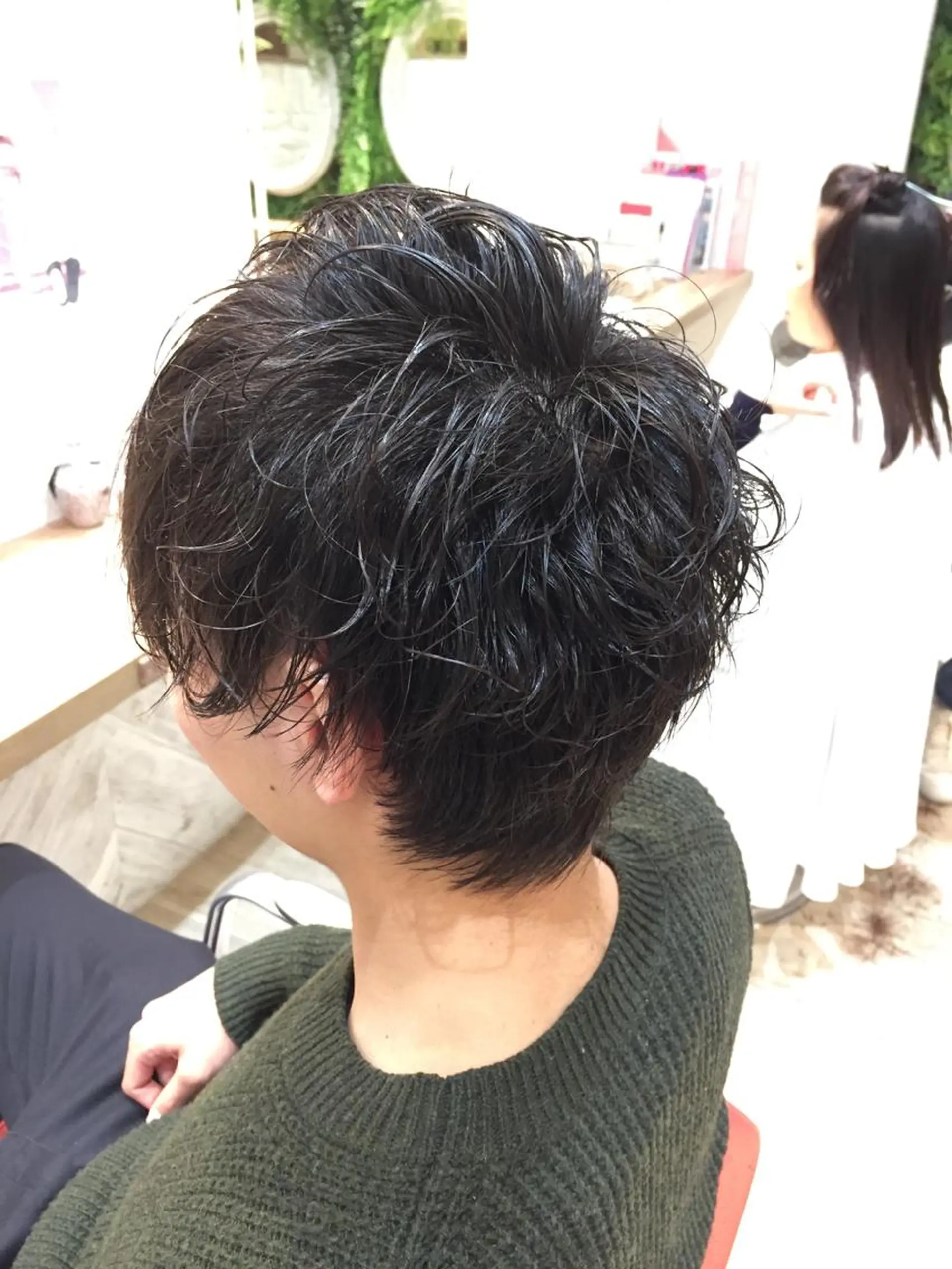 ショート パーマ メンズ 吉岡 三四朗のヘアスタイル