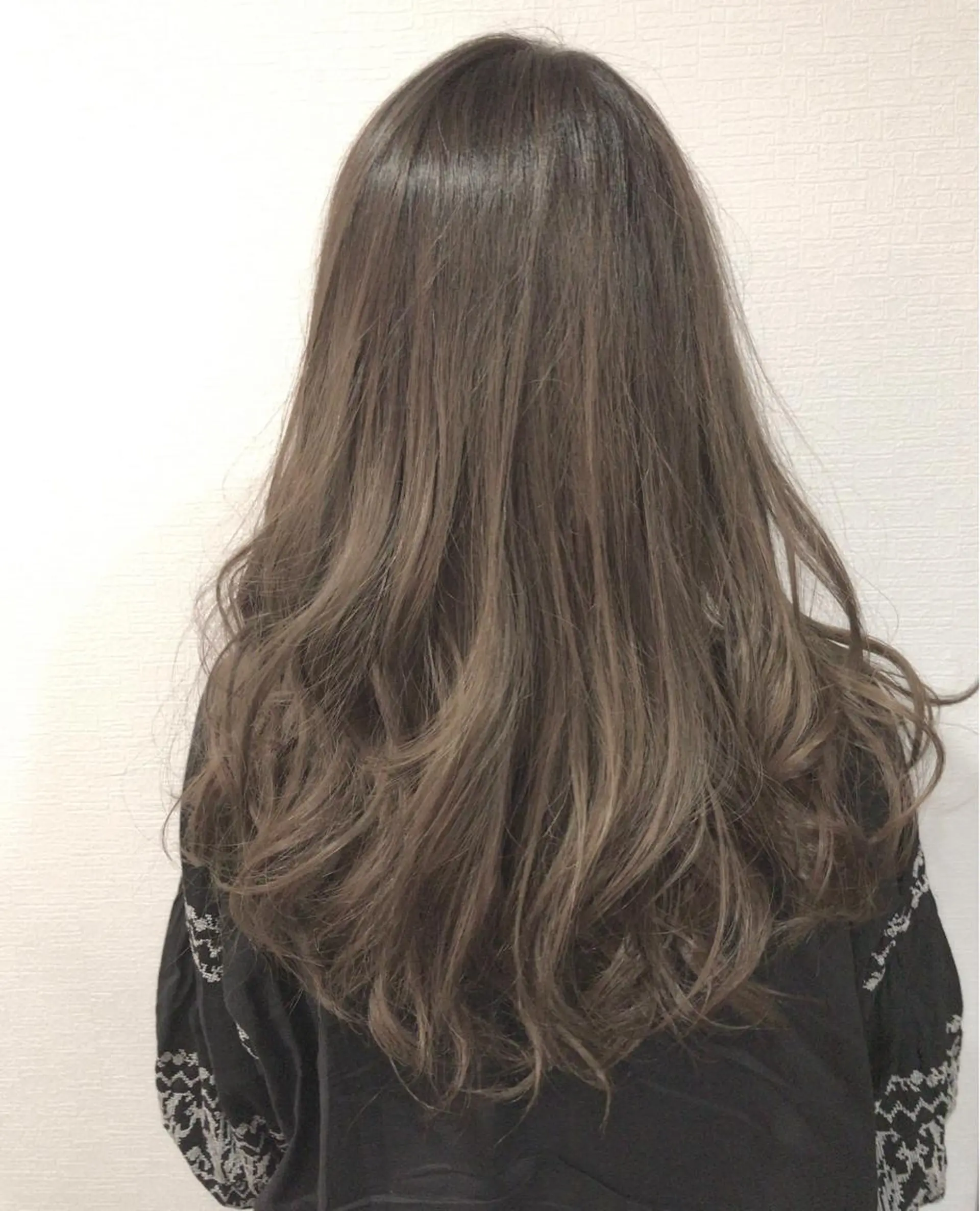 セミロング カラー レイヤーカット匠 イソザキノリユキのヘアスタイル