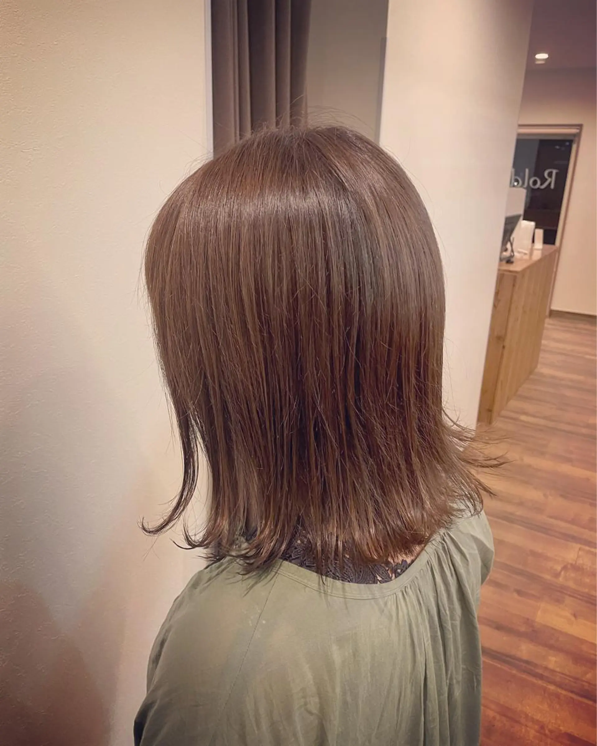 ミディアム カラー グレージュ オリーブグレージュ オリーブグレー ヘアカラー トリートメント 狩野 龍二のヘアスタイル