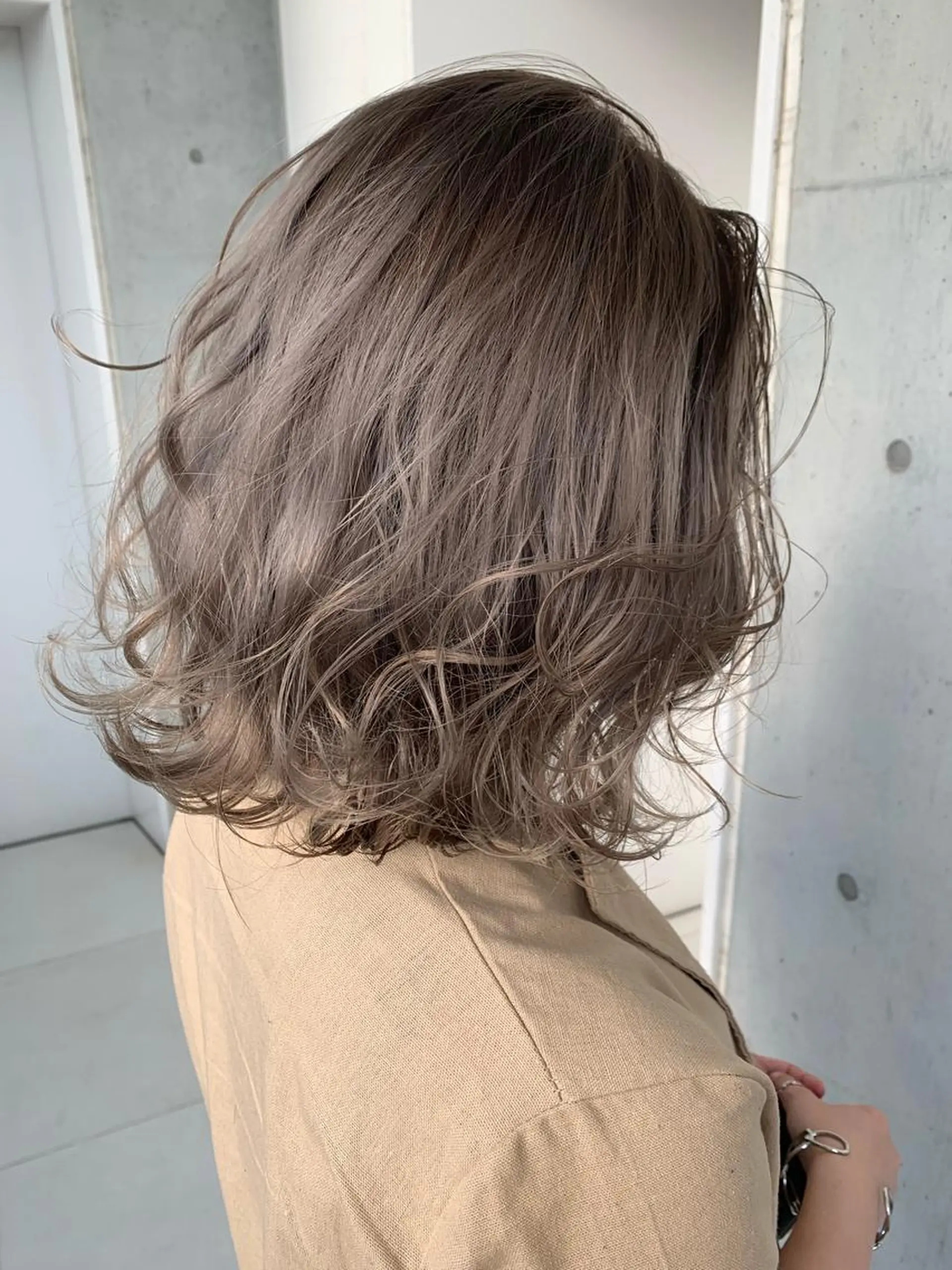 ミディアム カラー ブリーチ カット ヘアカラー トリートメント Lien   副店長 小林亨のヘアスタイル