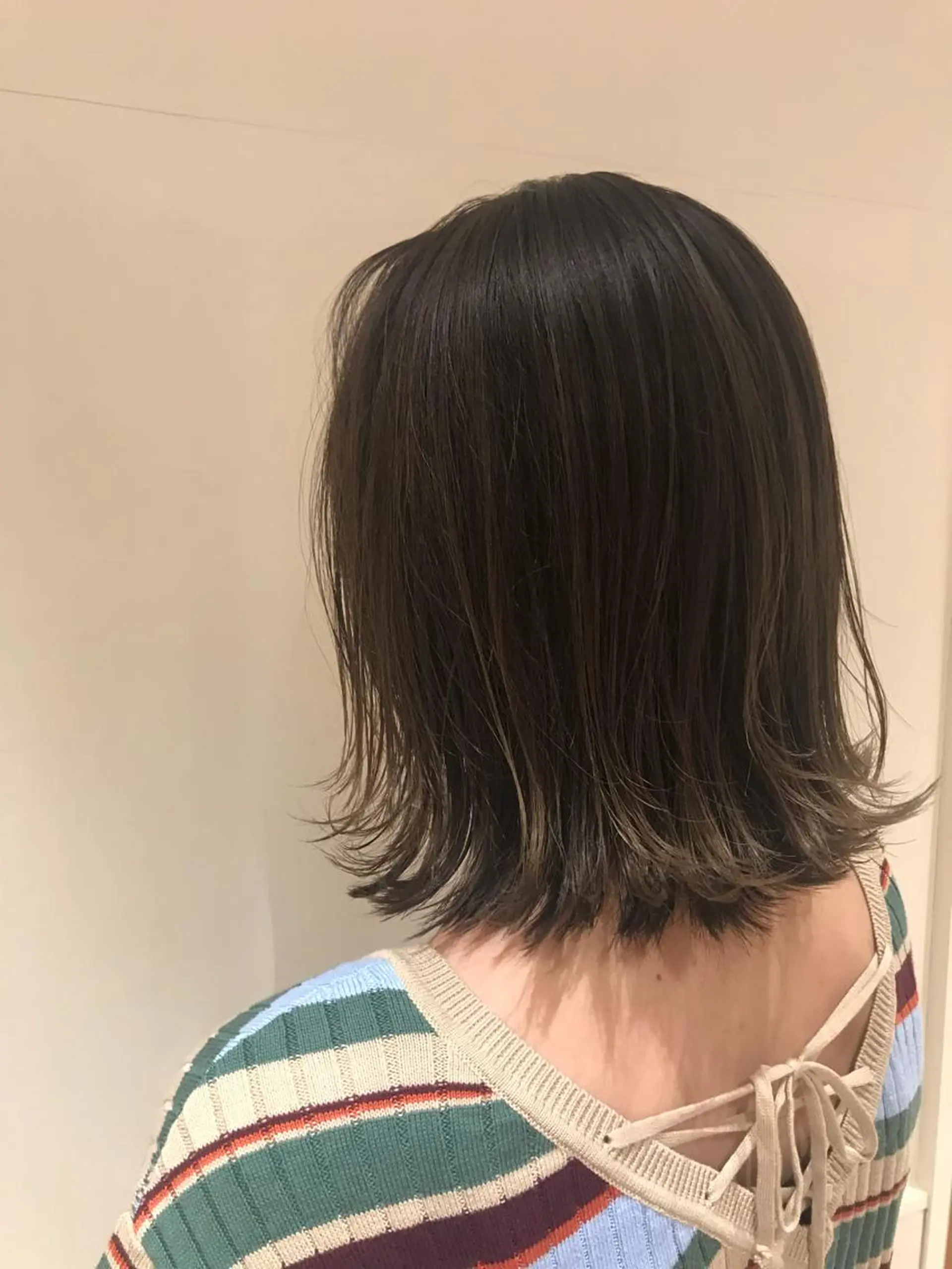 ミディアム カラー アッシュ グラデーションカラー ハイライトカラー オリーブアッシュ ハイライト カット ヘアカラー 清水　ちひろ ✄トップスタイリストのヘアスタイル