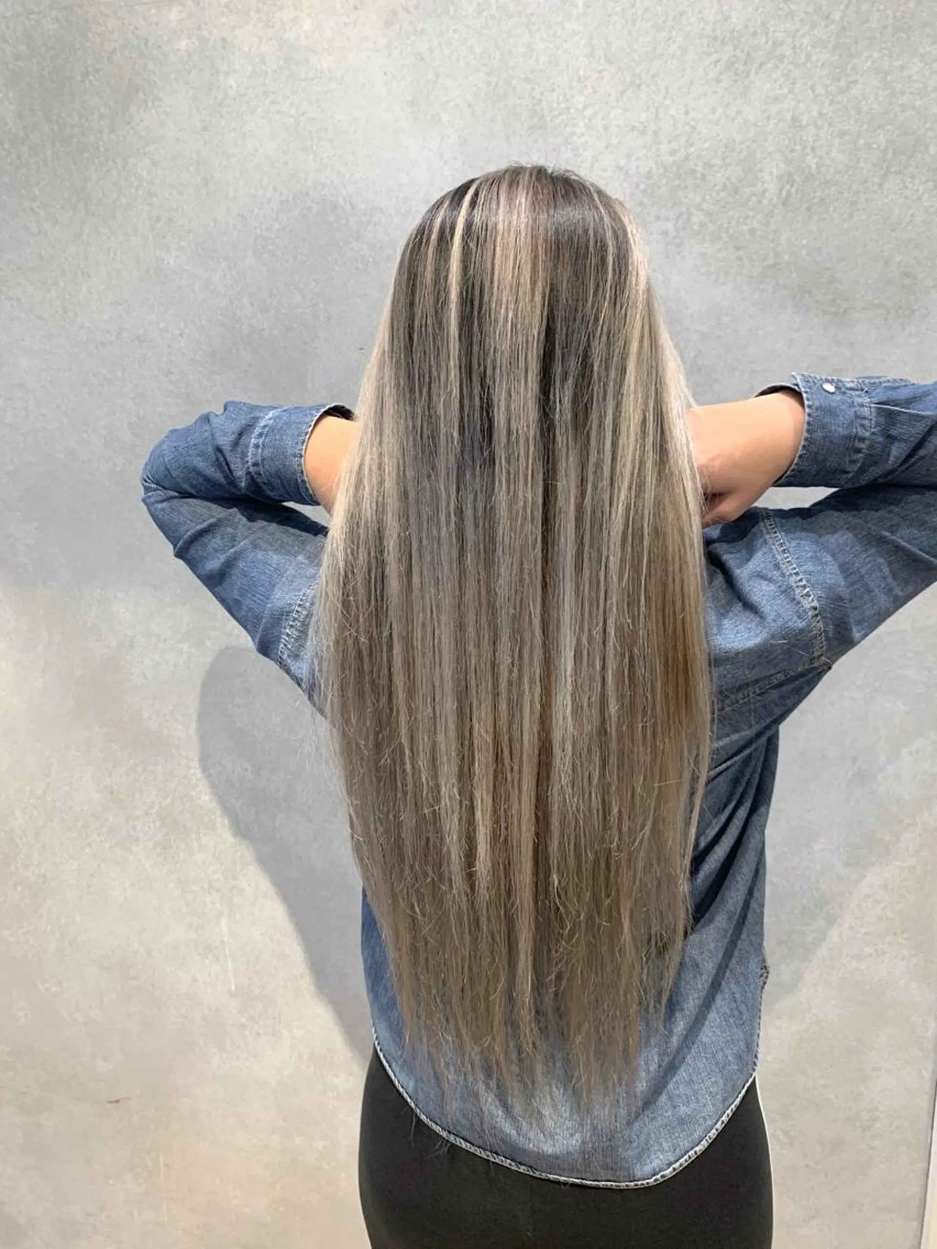 ロング カラー アッシュ シルバー シルバーアッシュ オーナースタイリスト 宗正淳志のヘアスタイル