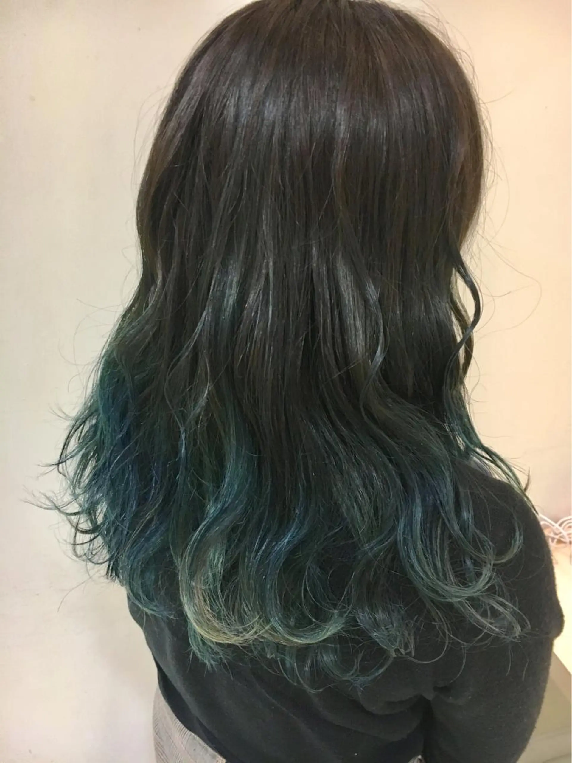 ロング カラー ブルーカラー グラデーションカラー ヘアカラー 永井 大希のヘアスタイル