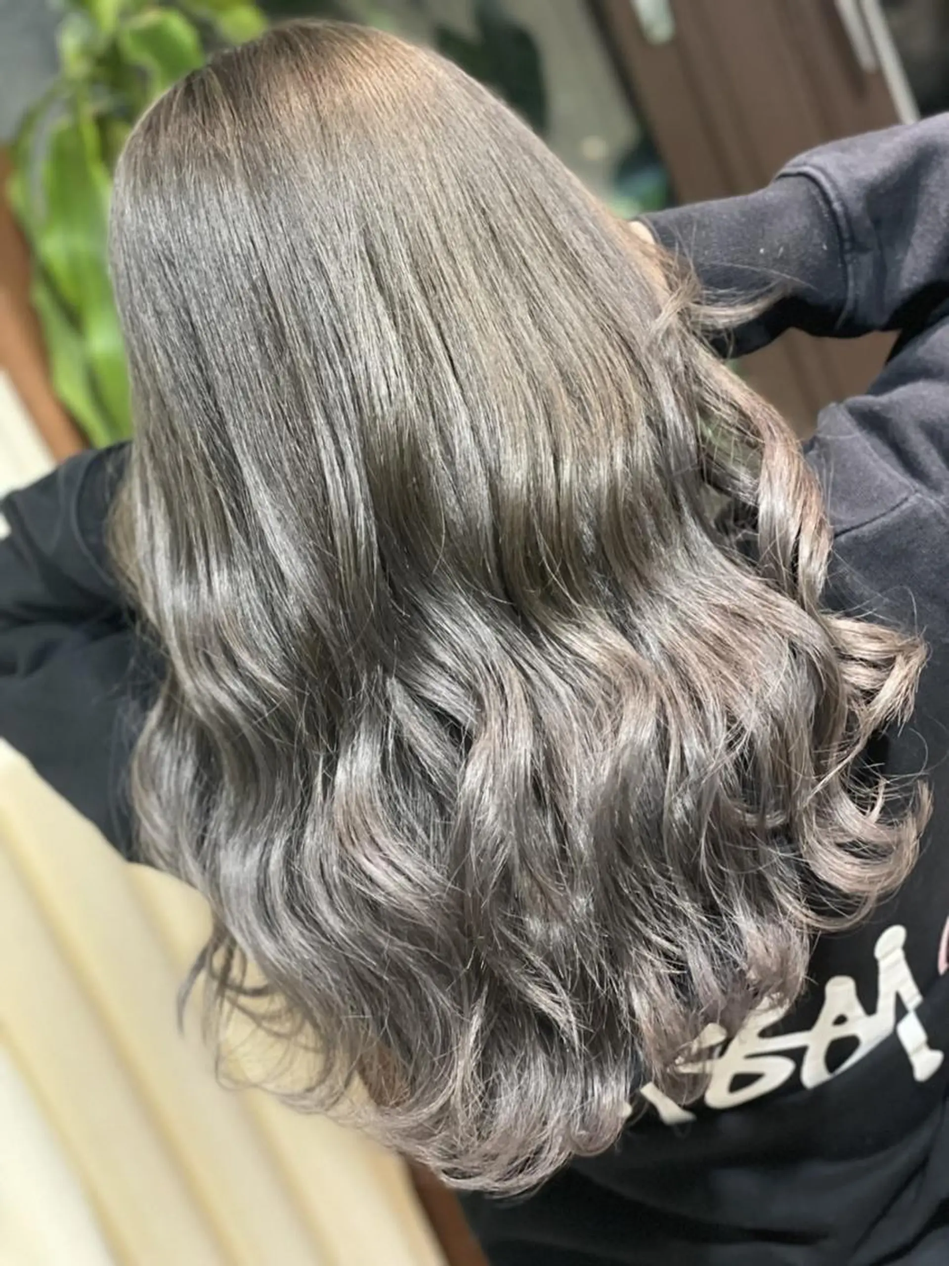 ロング カラー ブリーチ ハイトーンカラー シルバー ホワイトシルバー ヘアカラー トリートメント ハイトーン得意😍 FORのヘアスタイル