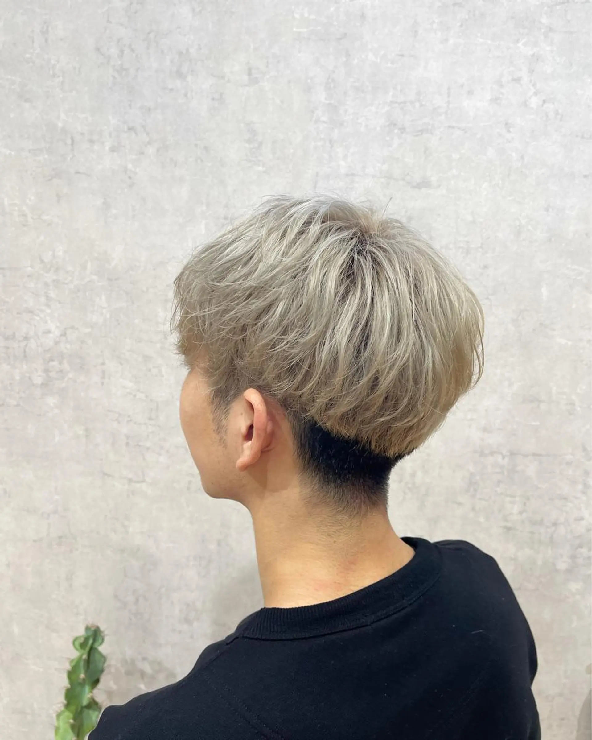 ショート カラー メンズ ベージュカラー ホワイトベージュ 佐々木  まゆかのヘアスタイル