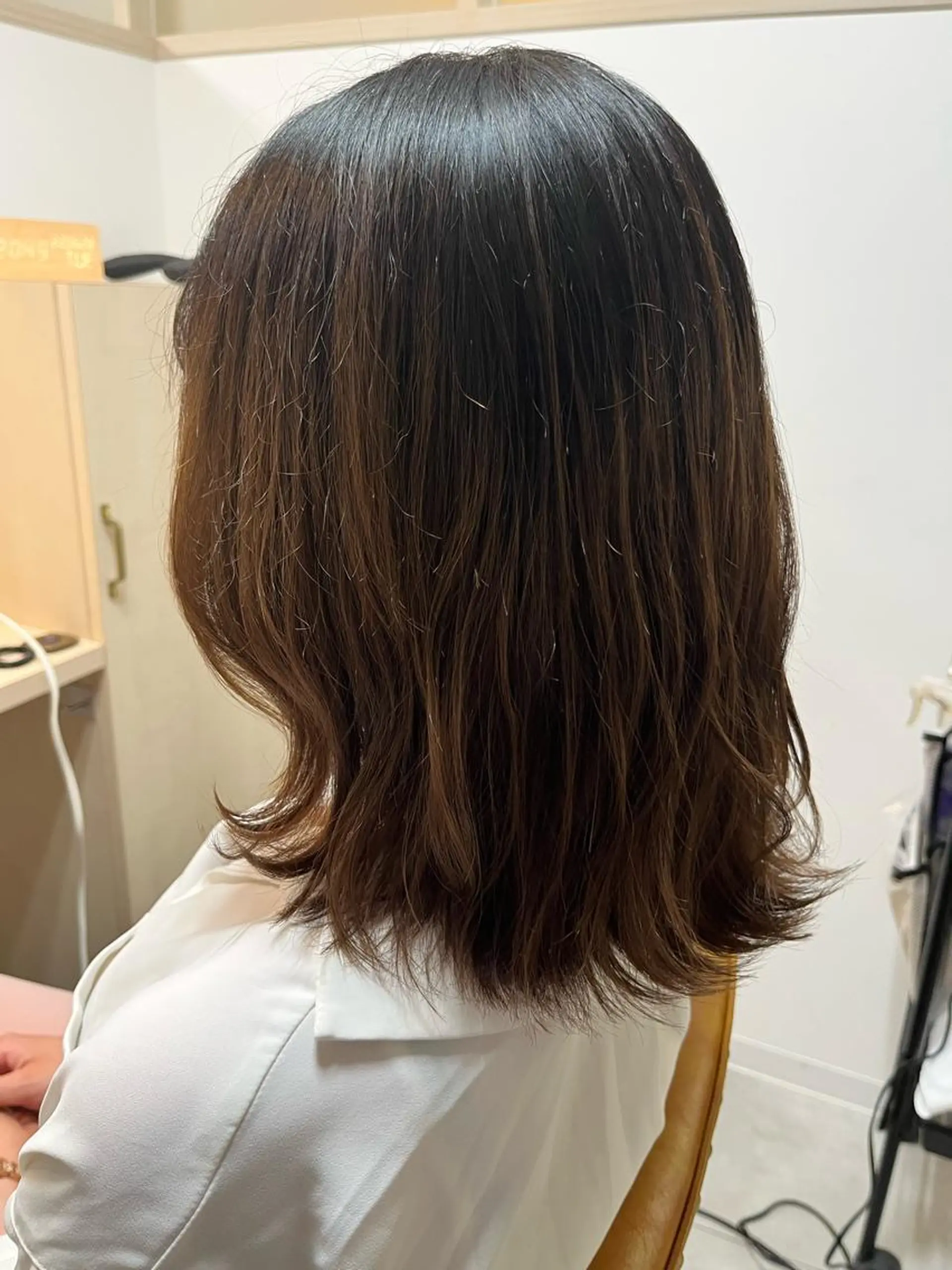 セミロング くびれヘア 顔周りカット レイヤーカット Hikari /赤み消しカラーのヘアスタイル