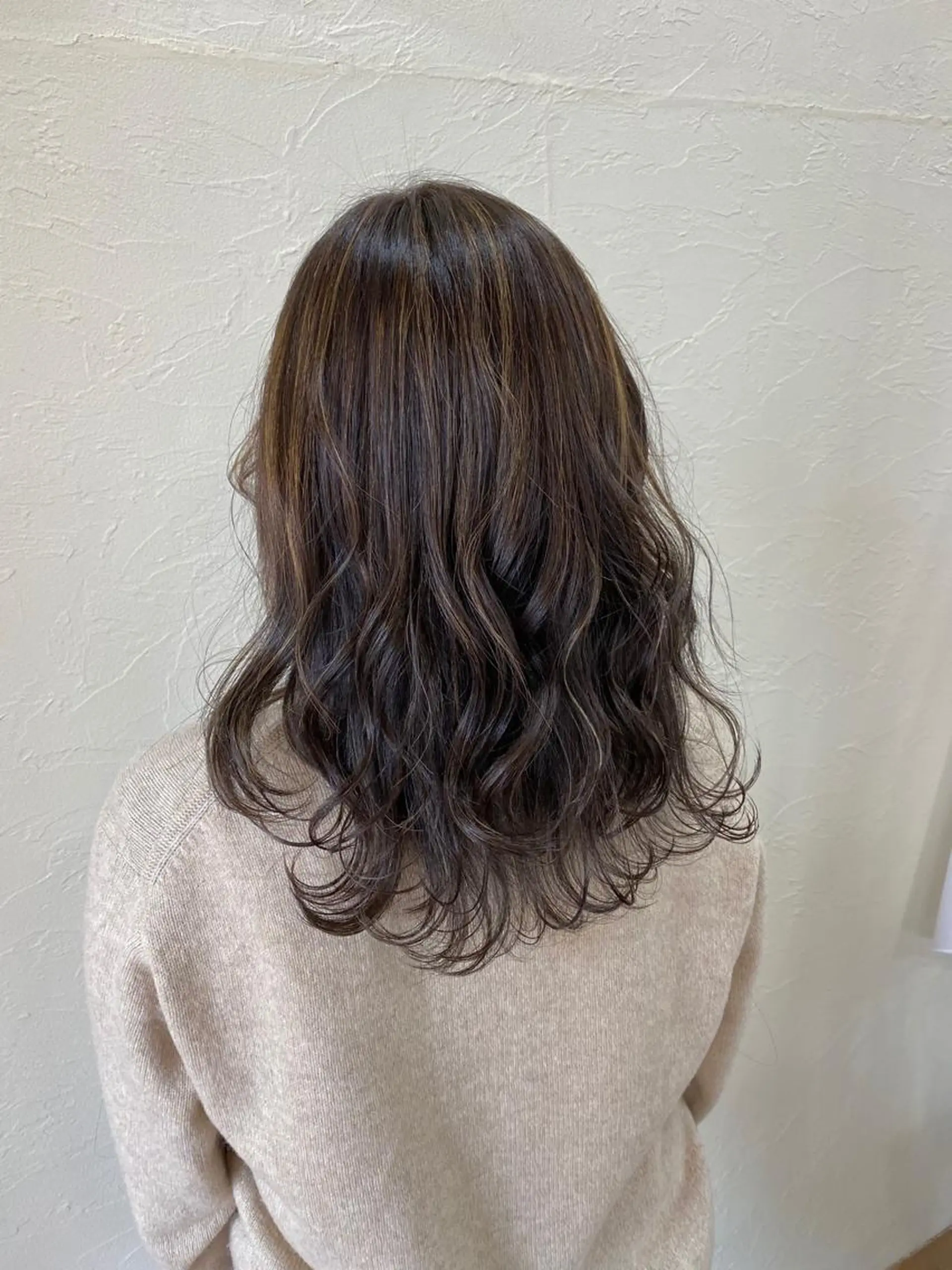 セミロング カラー ハイライトカラー ハイライト カット ヘアカラー トリートメント ENIF ヤマグチアツコのヘアスタイル