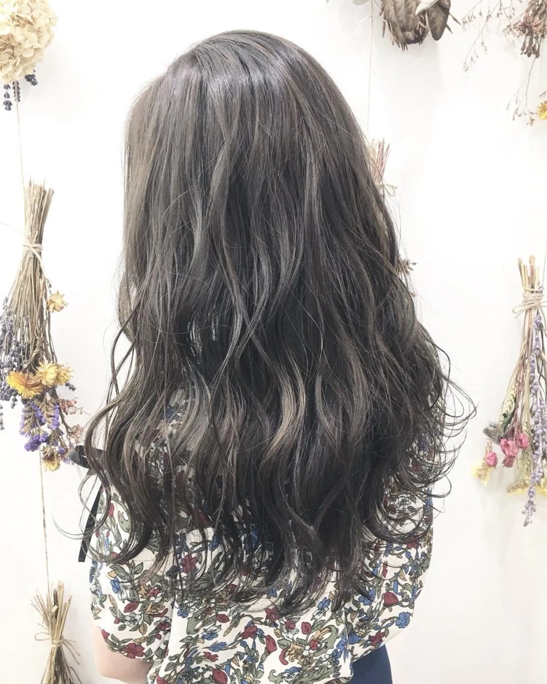 ロング 髪質改善 縮毛矯正 トリートメント 酸熱トリートメント ヘアカラー トリートメント コテ巻き風パーマ 河島恭平のヘアスタイル