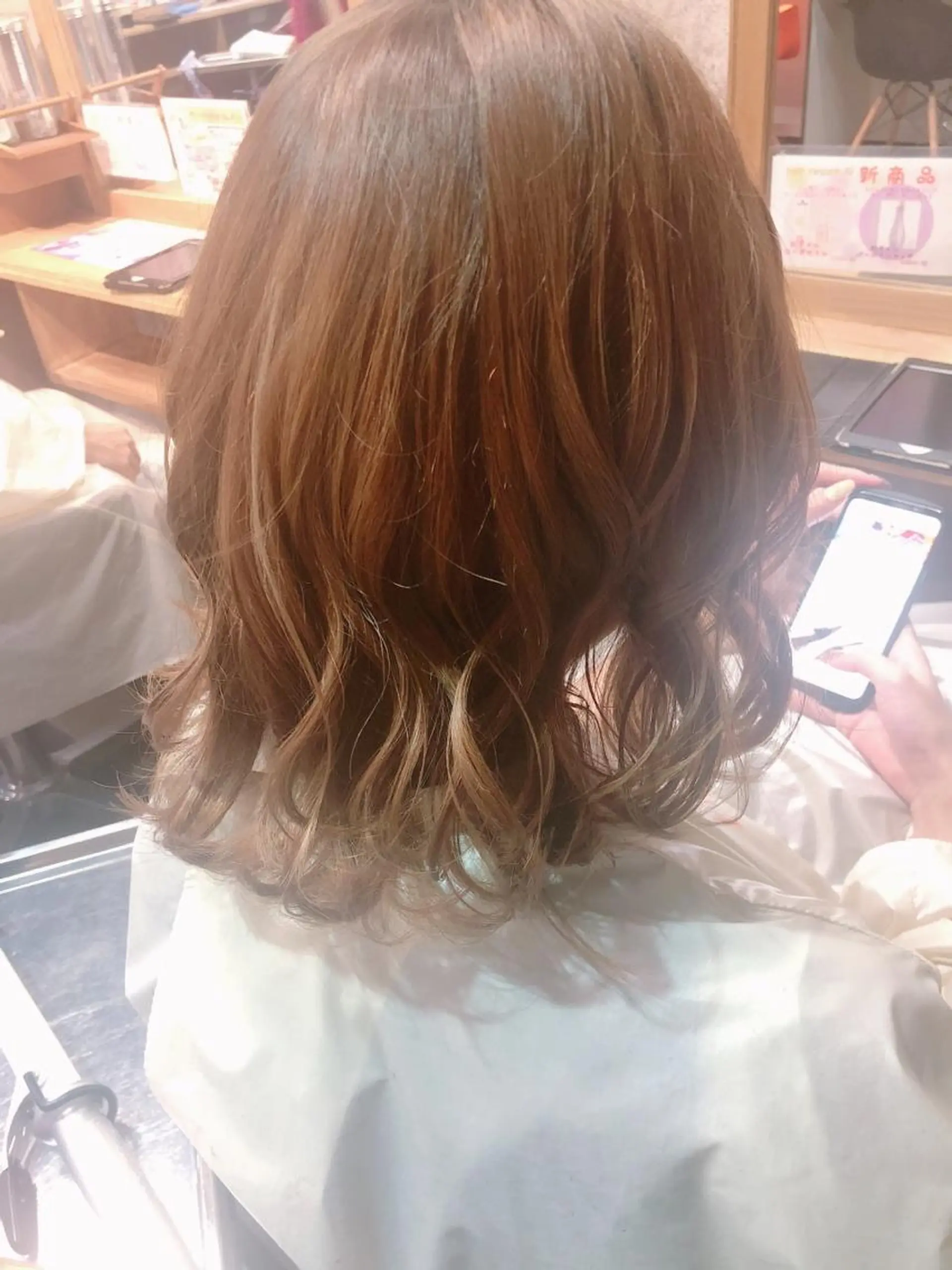 ミディアム ボブ 外ハネヘア EYEstylist ·ai MOERIのマツエク・マツパデザイン