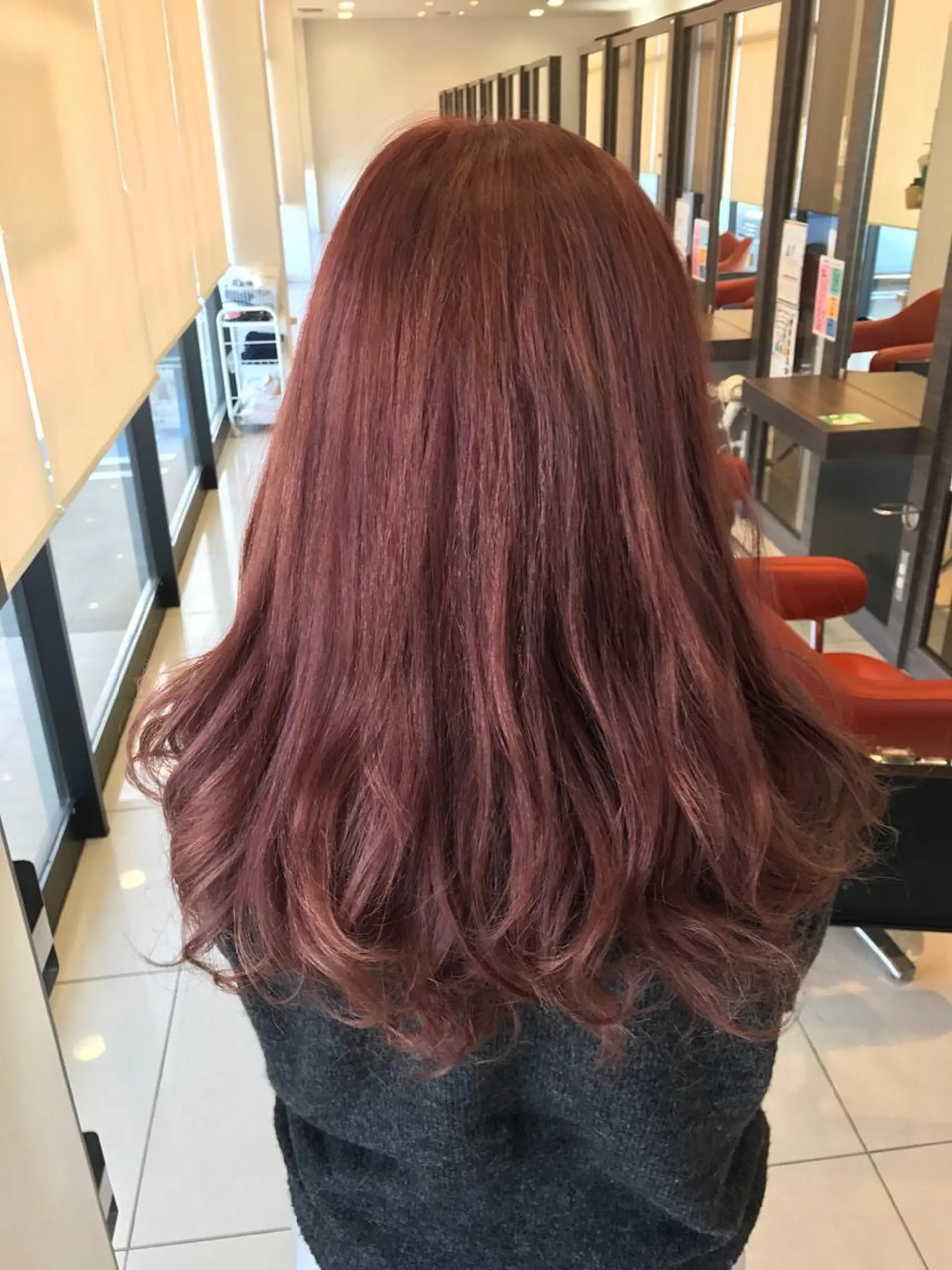 セミロング カラー ヘアアレンジ ブリーチ 國井 瑞貴のヘアスタイル