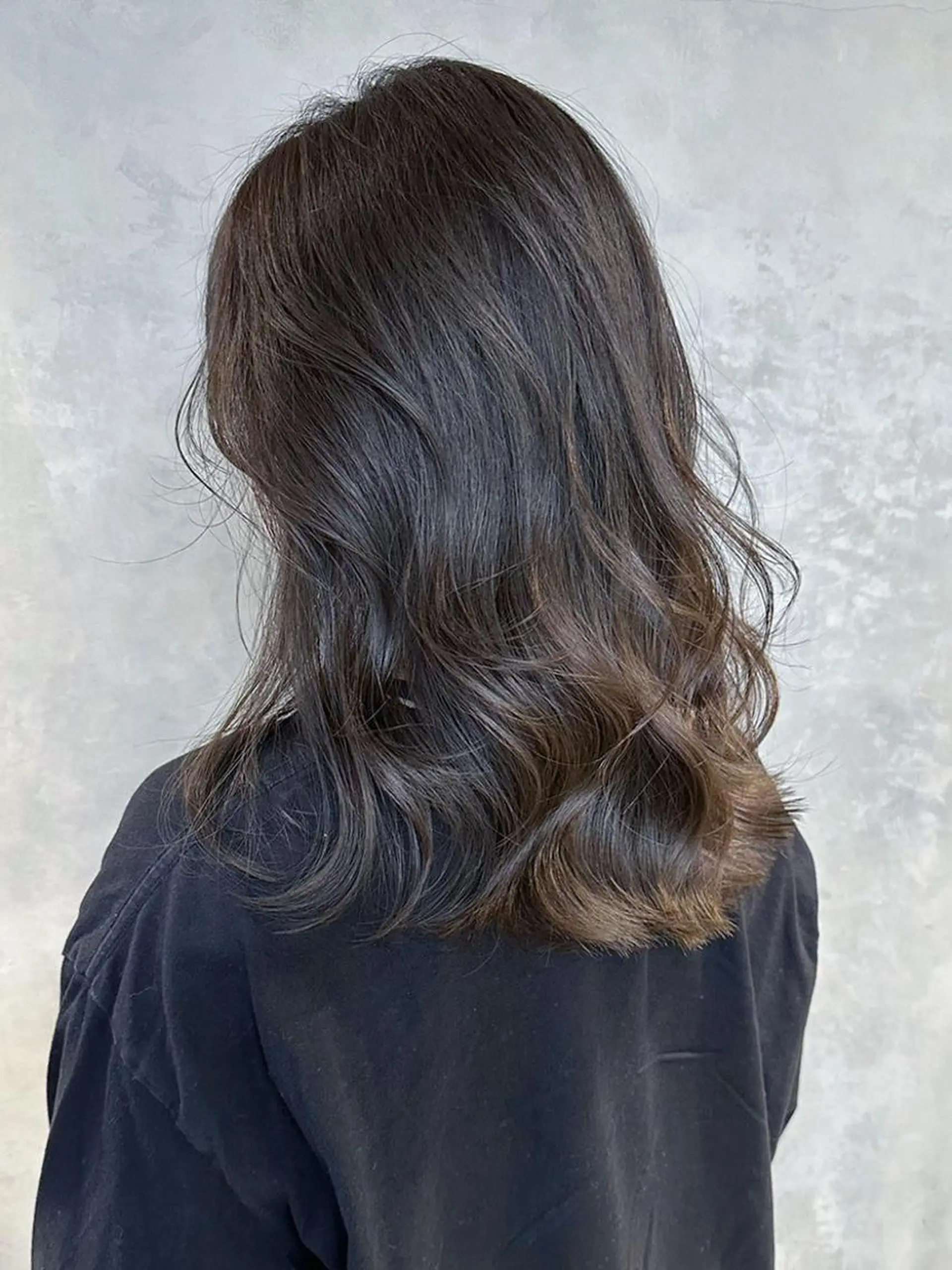 ミディアム カラー パーマ ヘアアレンジ アッシュ アッシュグレー アッシュグレージュ グレージュ カット ヘアカラー トリートメント ITbyALBUM 八王子店のヘアスタイル