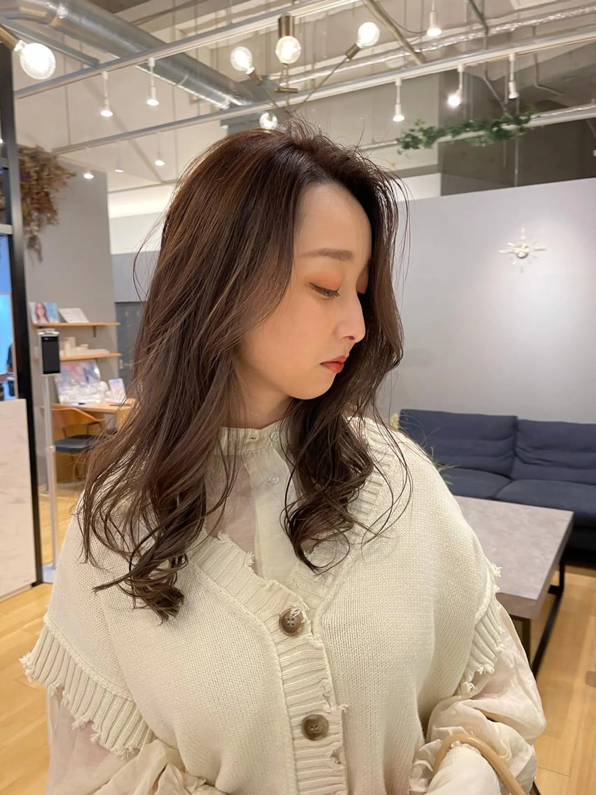 セミロング カラー VIEWユリナ メイク/ カットのヘアスタイル