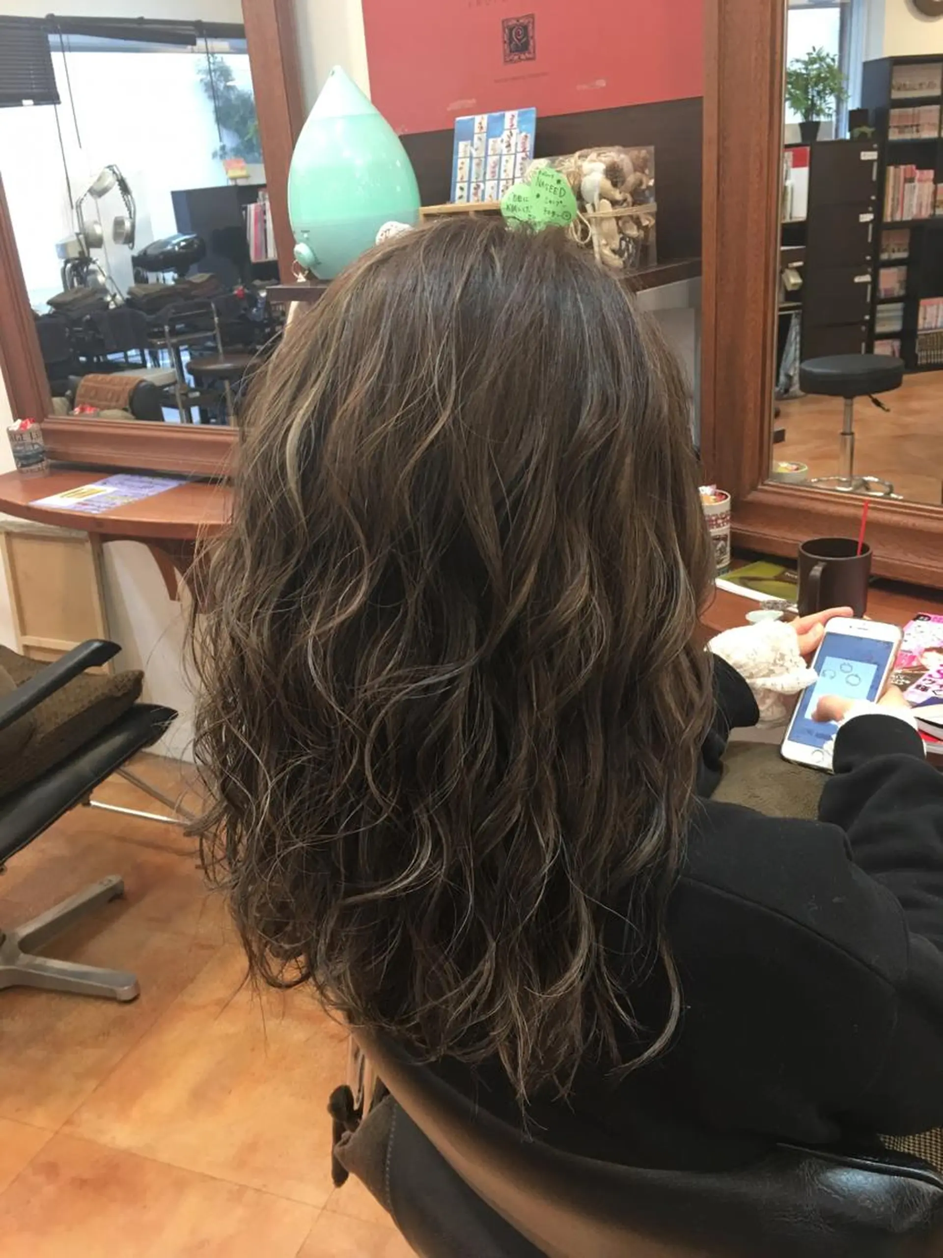 セミロング ハイライト ヘアカラー トリートメント LOCO Ko-kiのヘアスタイル