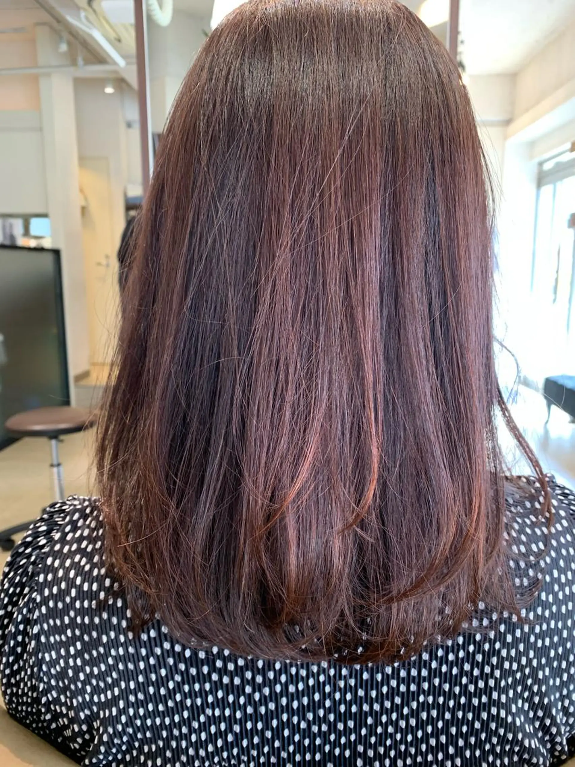 ミディアム カラー パーマ newi saLyu 片岡ふきのヘアスタイル