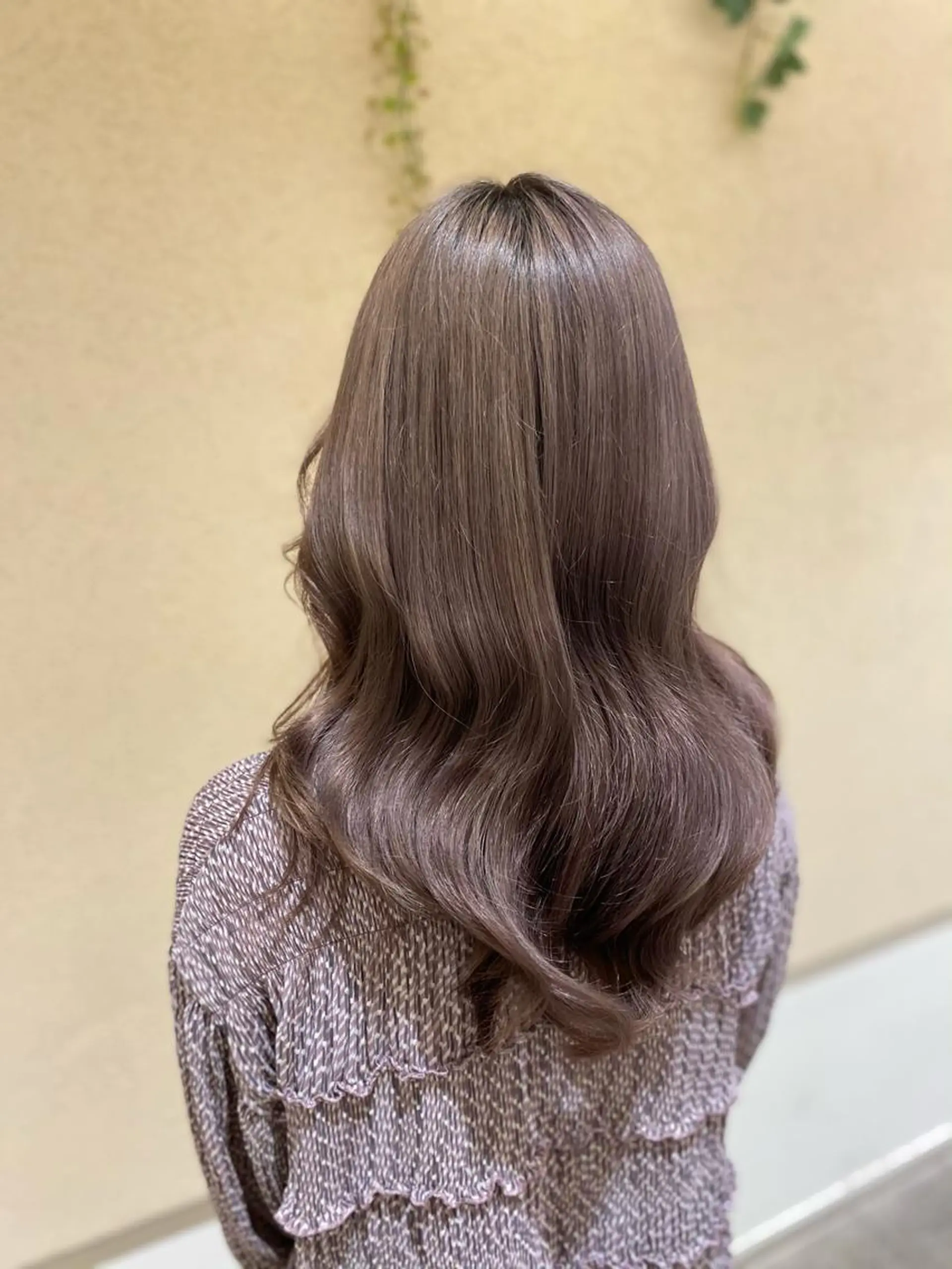 セミロング カラー グレージュ 韓国風ヘア ヘアカラー トリートメント 新宿スペインカール ヨモギダのヘアスタイル
