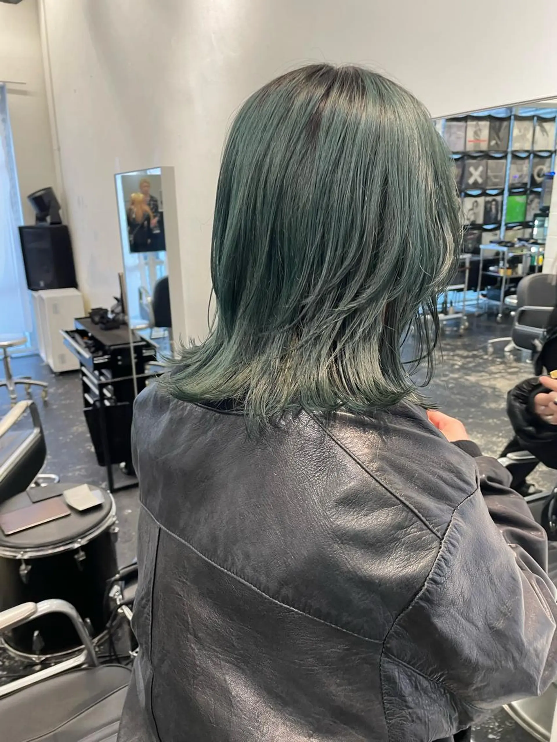 ミディアム カラー パーマ ヘアアレンジ メンズ キッズ ネイル マツエク・マツパ アイブロウ メンズバレイヤージュ メンズブリーチ メンズハイライト メンズハイトーン メンズインナーカラー カット ヘアカラー トリートメント 艶ハイトーン/ヘア アレンジAYAKAのヘアスタイル