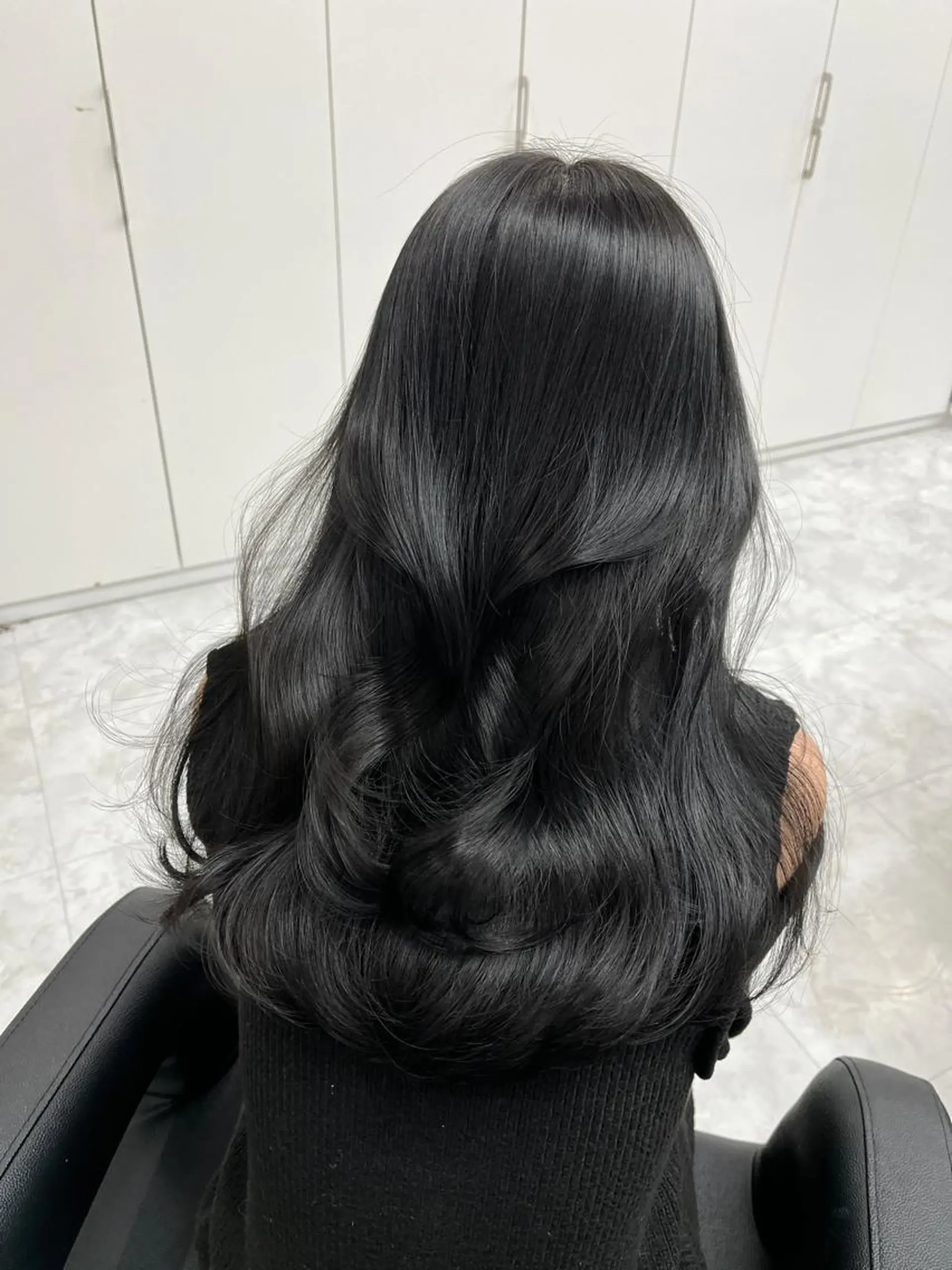 ロング カラー ベージュカラー 黒髪 ブリーチ ブルーカラー ブルーブラック 🤎MISAKI 艶髪モテカラー🤎のヘアスタイル