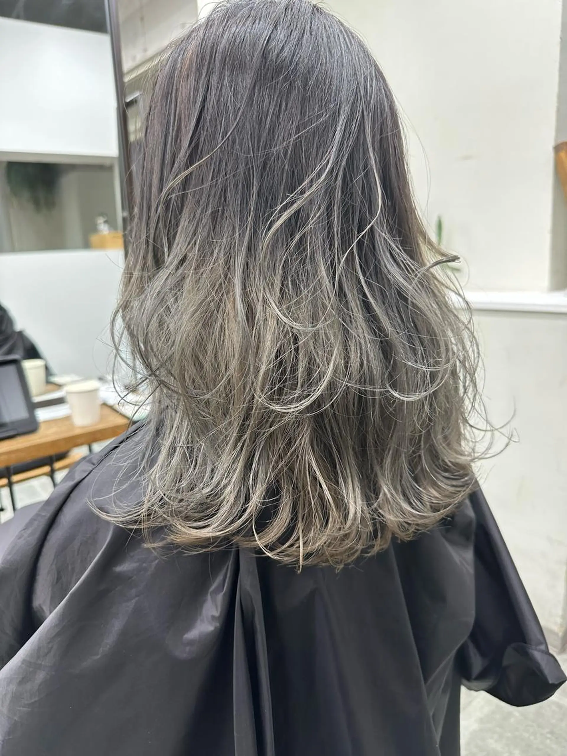 セミロング ハイライト ヘアカラー トリートメント 小澤大輔 YOLO hairのヘアスタイル