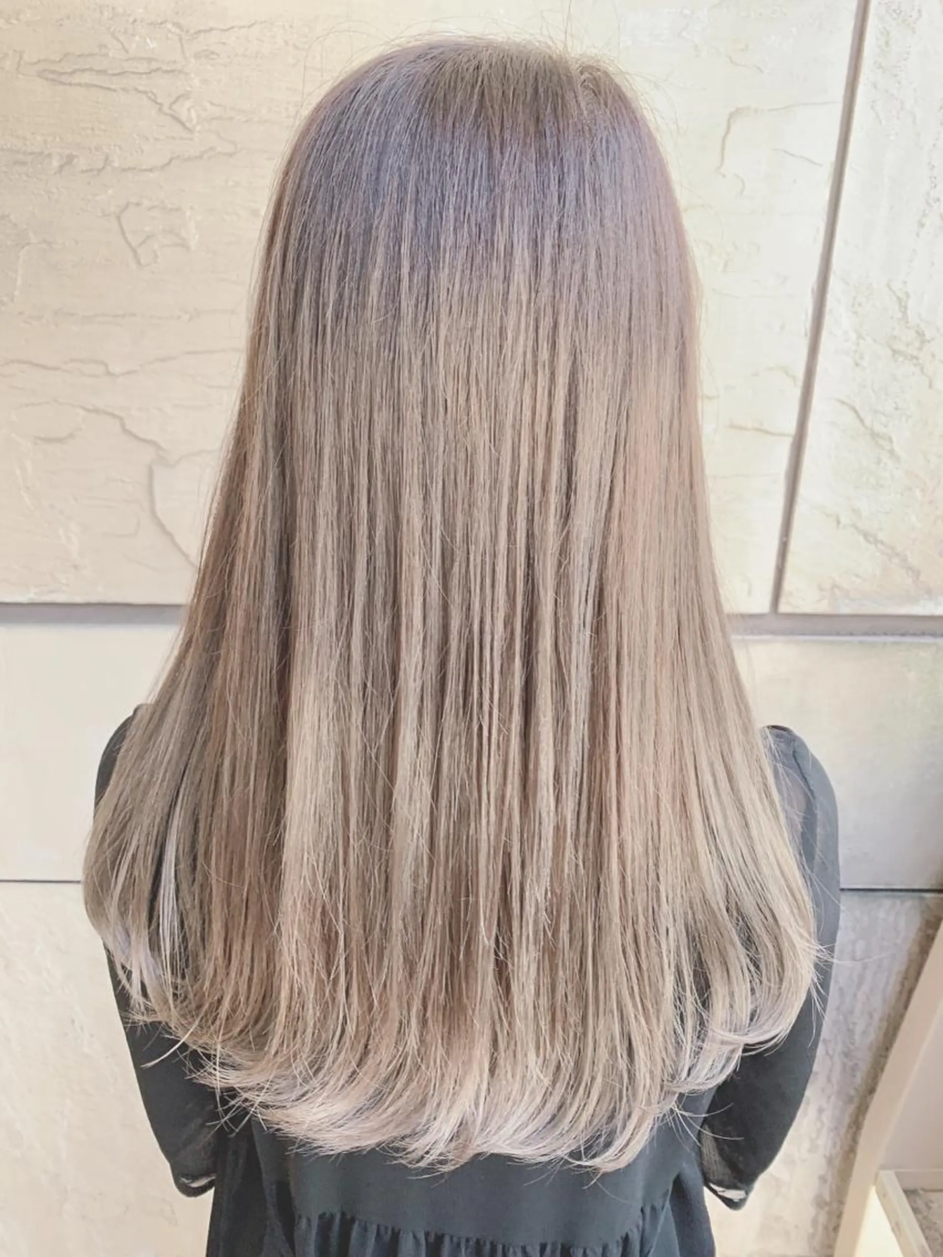 ロング カラー ベージュカラー ミルクティーベージュ ヘアカラー トリートメント エクステ KAZUMAのヘアスタイル