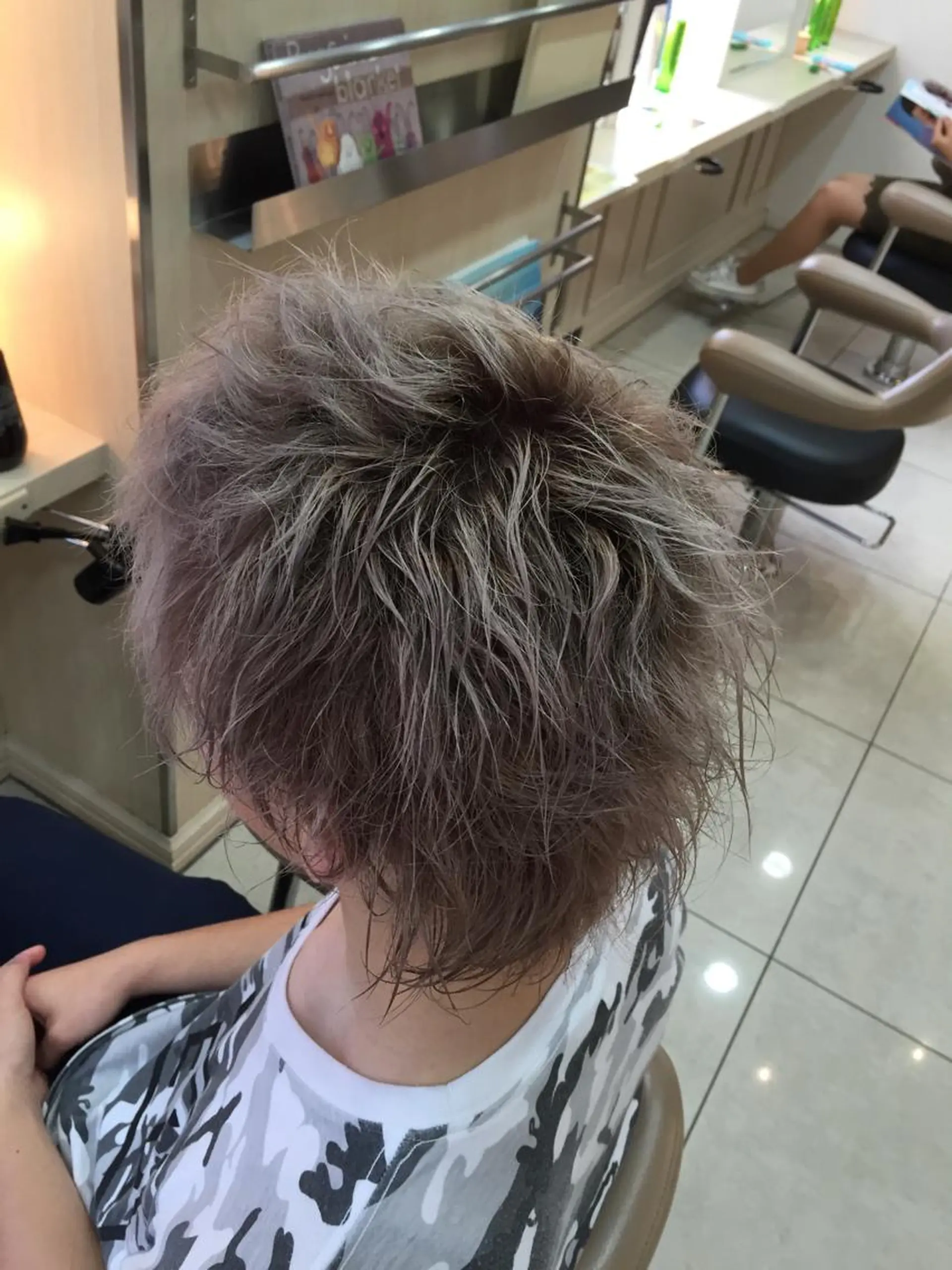 ミディアム カラー メンズ 透明感カラー バイオレットカラー 吉岡 三四朗のヘアスタイル