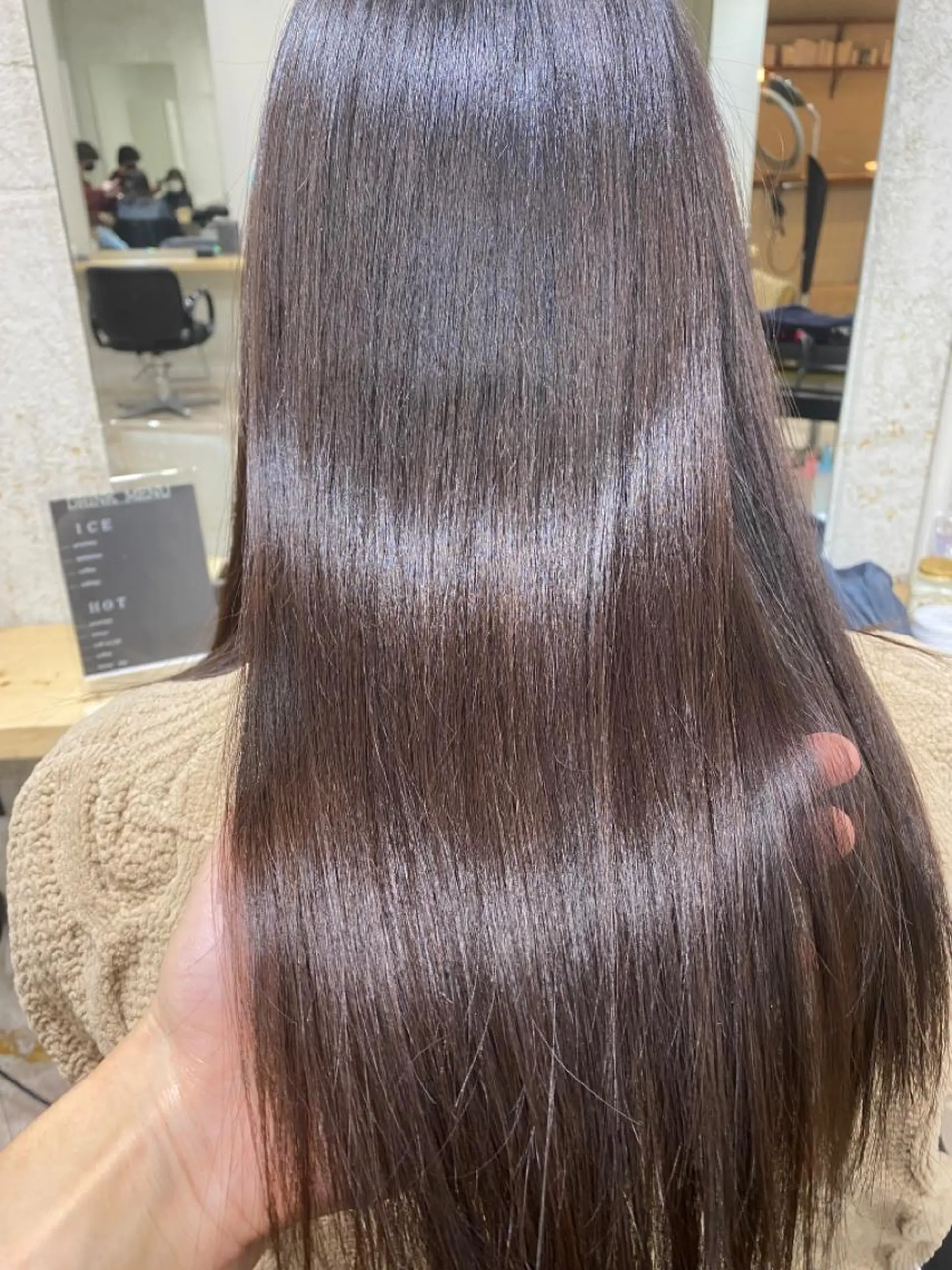 カラー ブリーチ 縮毛矯正 ナチュラル大人っぽい スタイル　MAORIのヘアスタイル