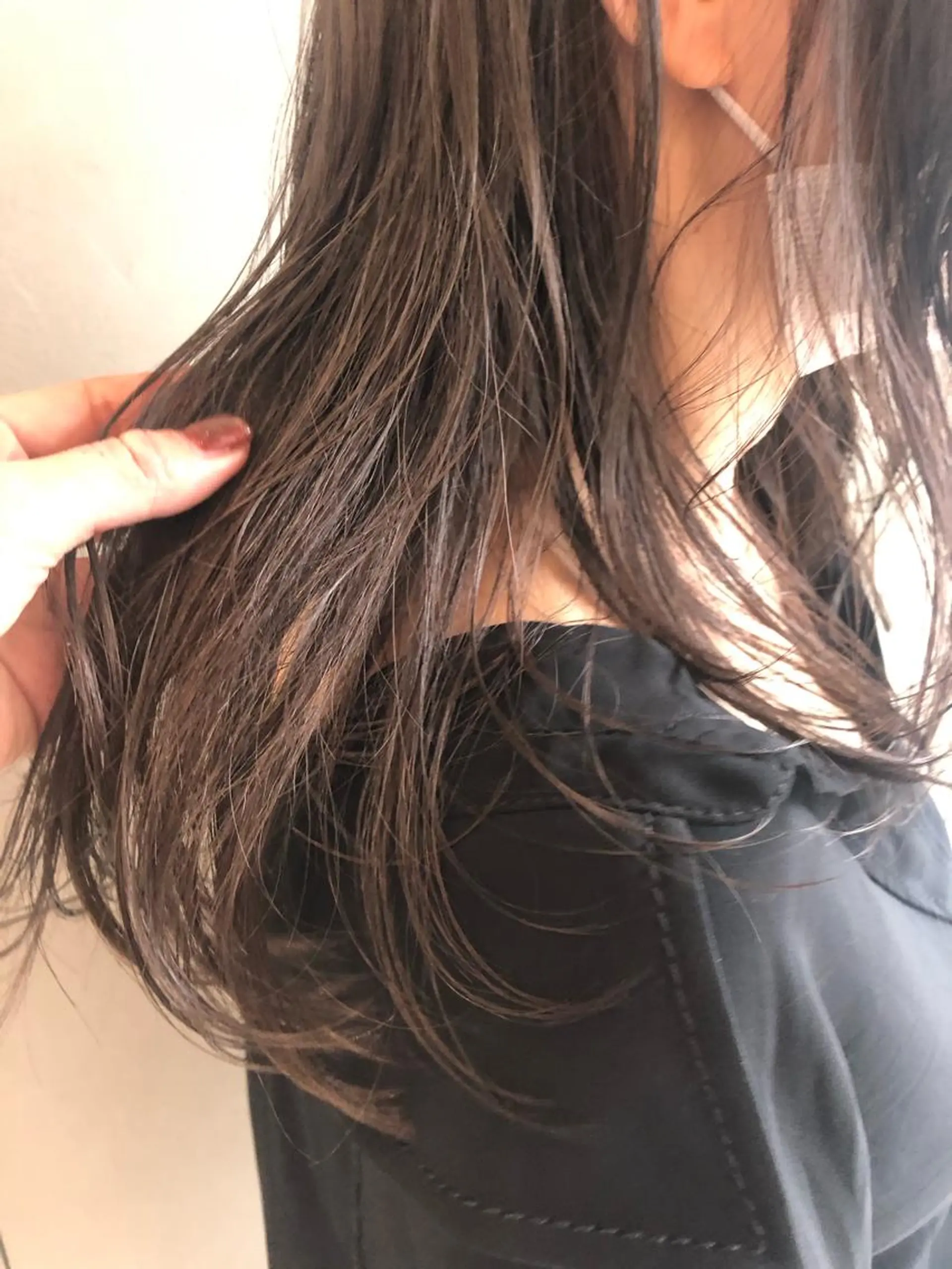 セミロング カラー グレージュ 古屋 花織のヘアスタイル