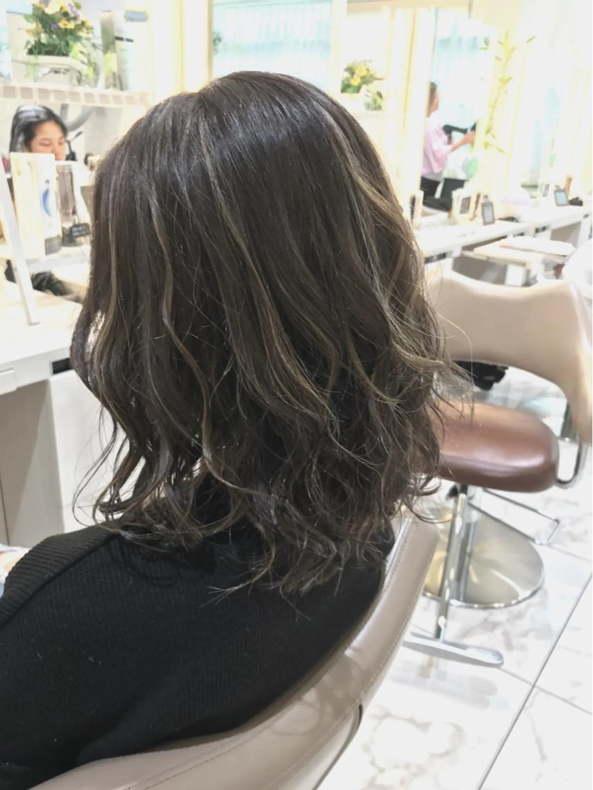 ミディアム カラー ブリーチ ケアブリーチ 透明感カラー ダークグレー ダークグレージュ カット ヘアカラー 山崎俊輔/髪質改善 /バレイヤージュのヘアスタイル