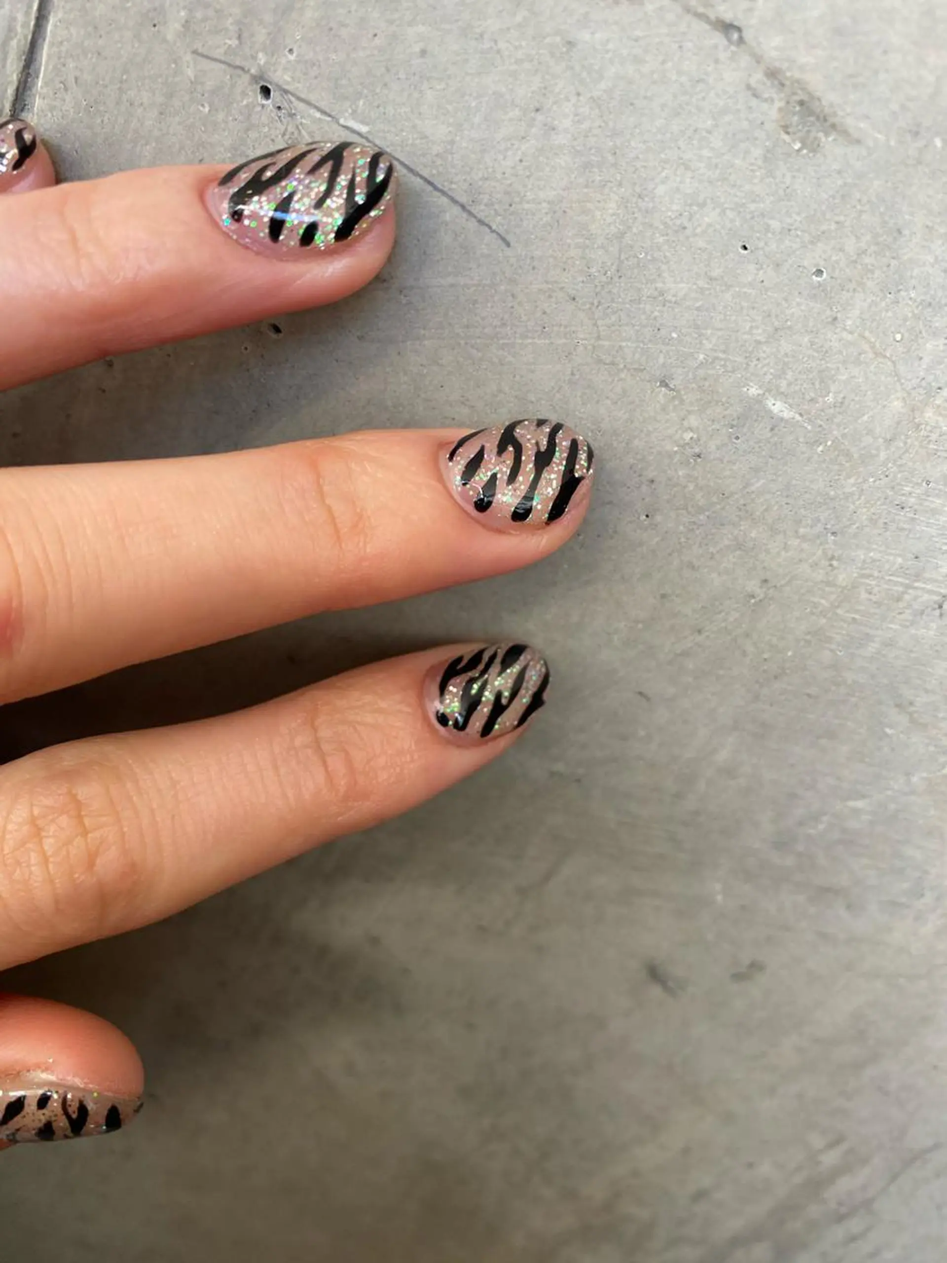 セミロング カラー ヘアアレンジ ネイル viewstokyo所属・mana 暖色カラーカットのヘアスタイル